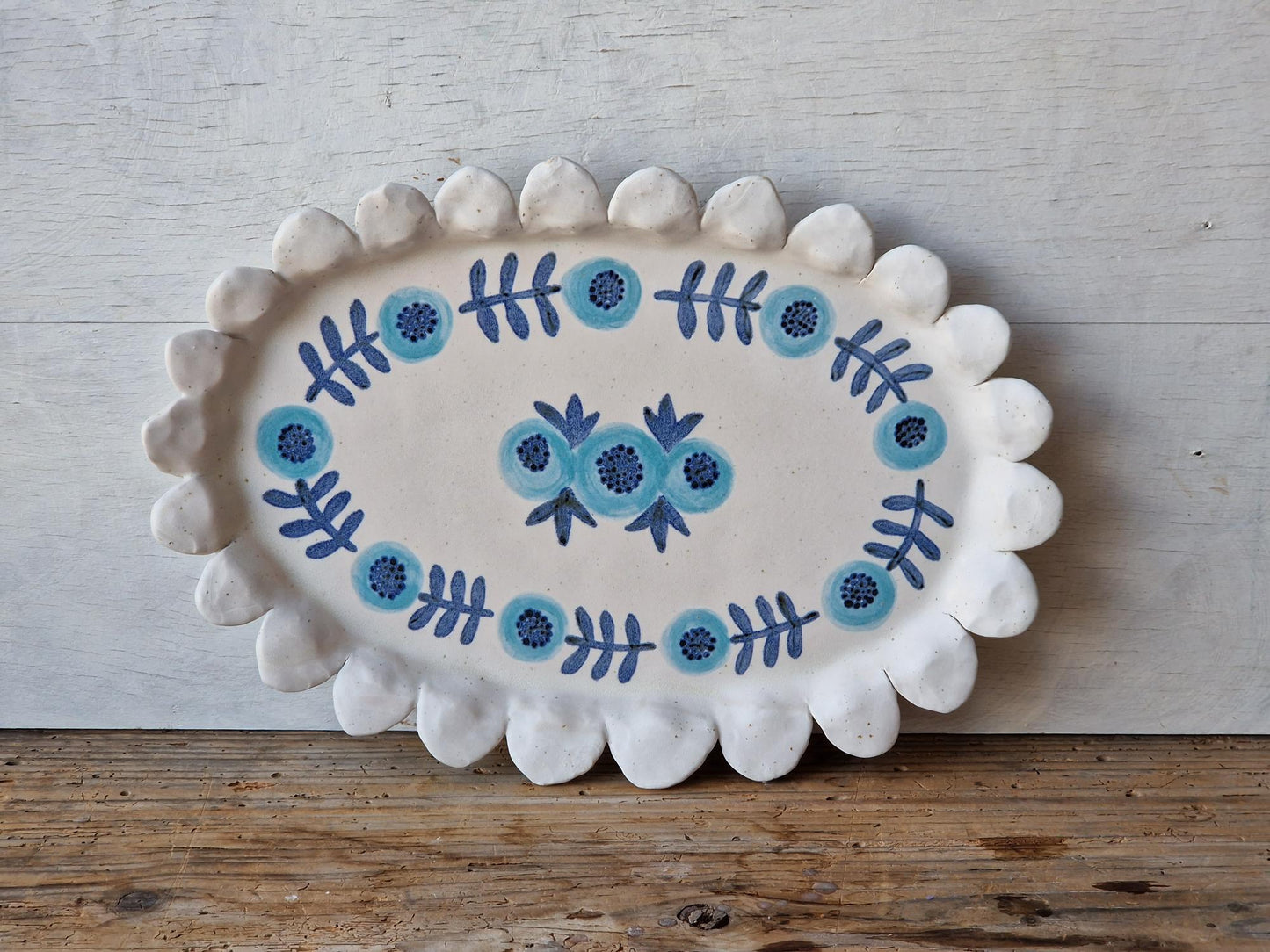 Scalloped Rim Serving Platter Nr. 2