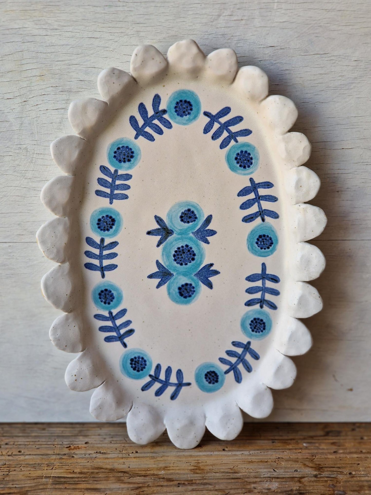 Scalloped Rim Serving Platter Nr. 2