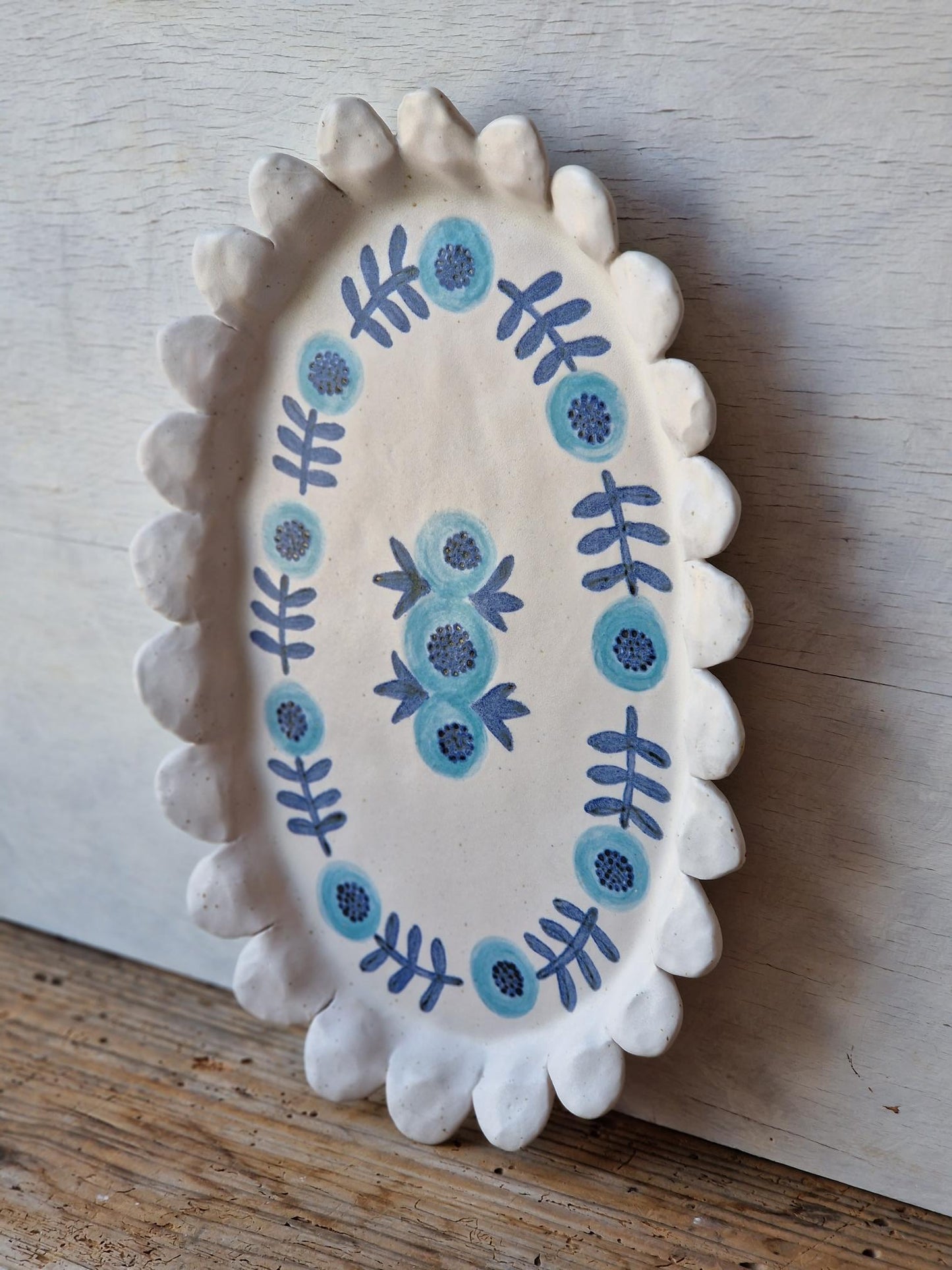 Scalloped Rim Serving Platter Nr. 2