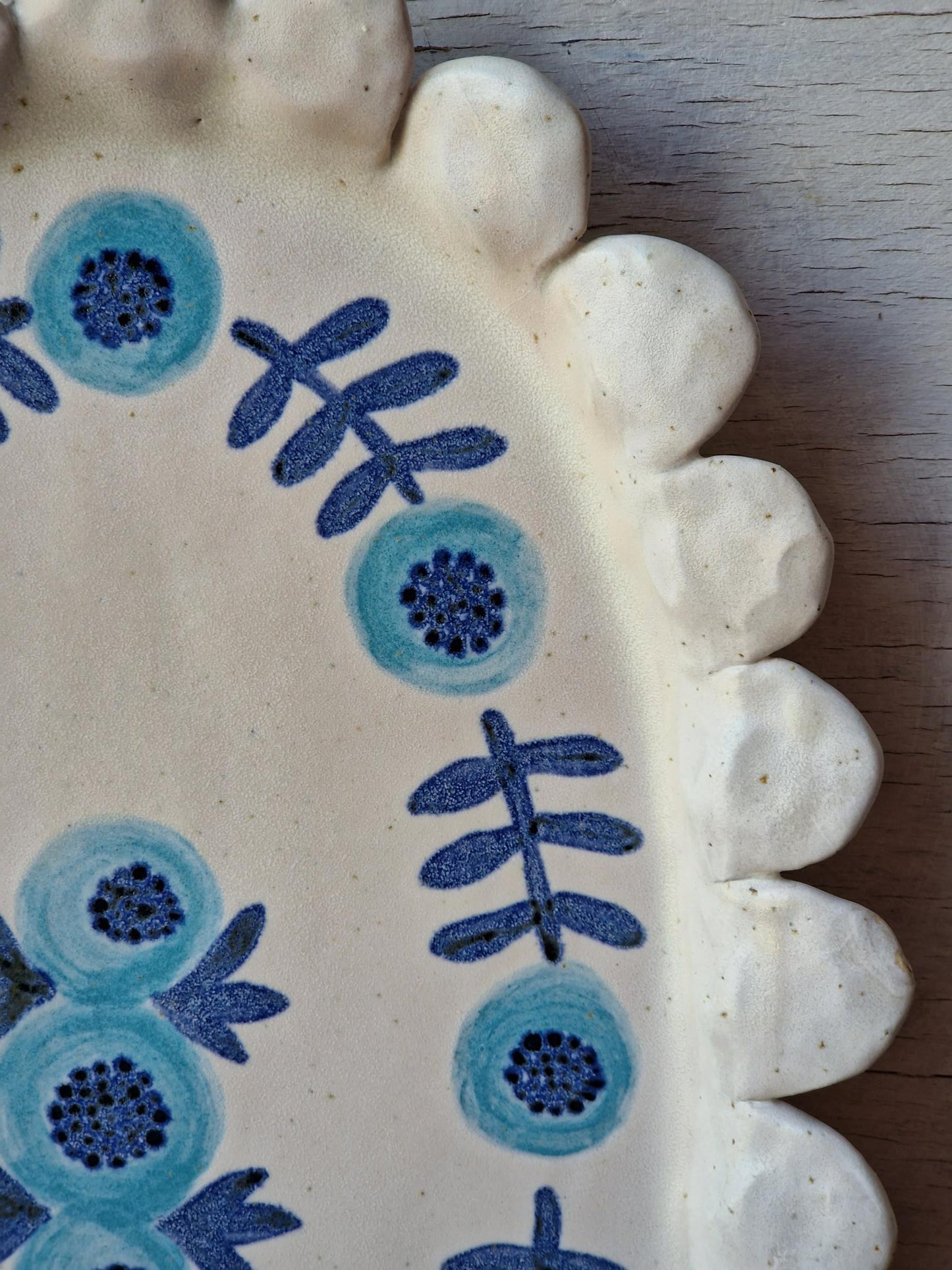 Scalloped Rim Serving Platter Nr. 2