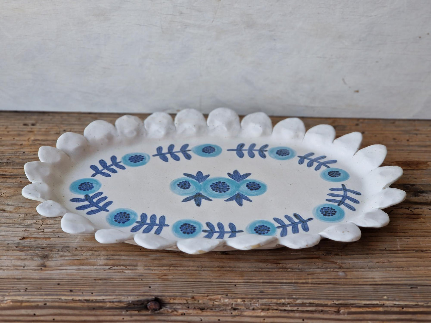 Scalloped Rim Serving Platter Nr. 2
