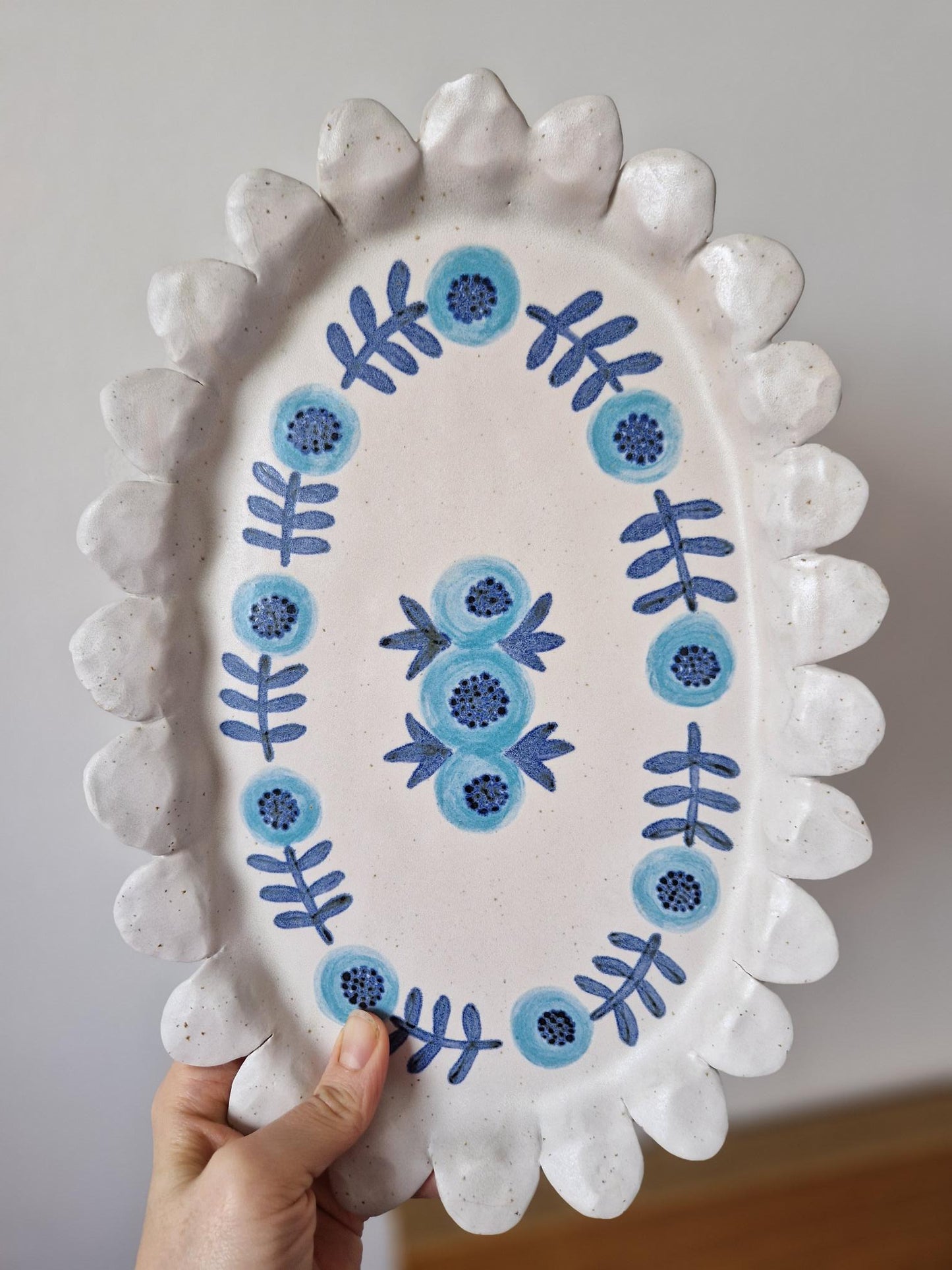 Scalloped Rim Serving Platter Nr. 2