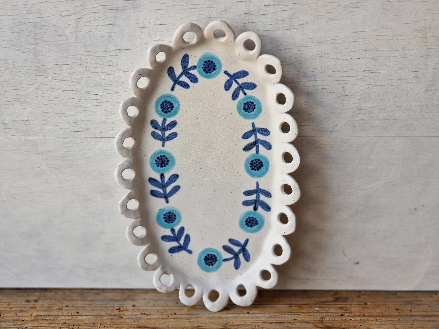 Scalloped Rim Serving Platter Nr. 3
