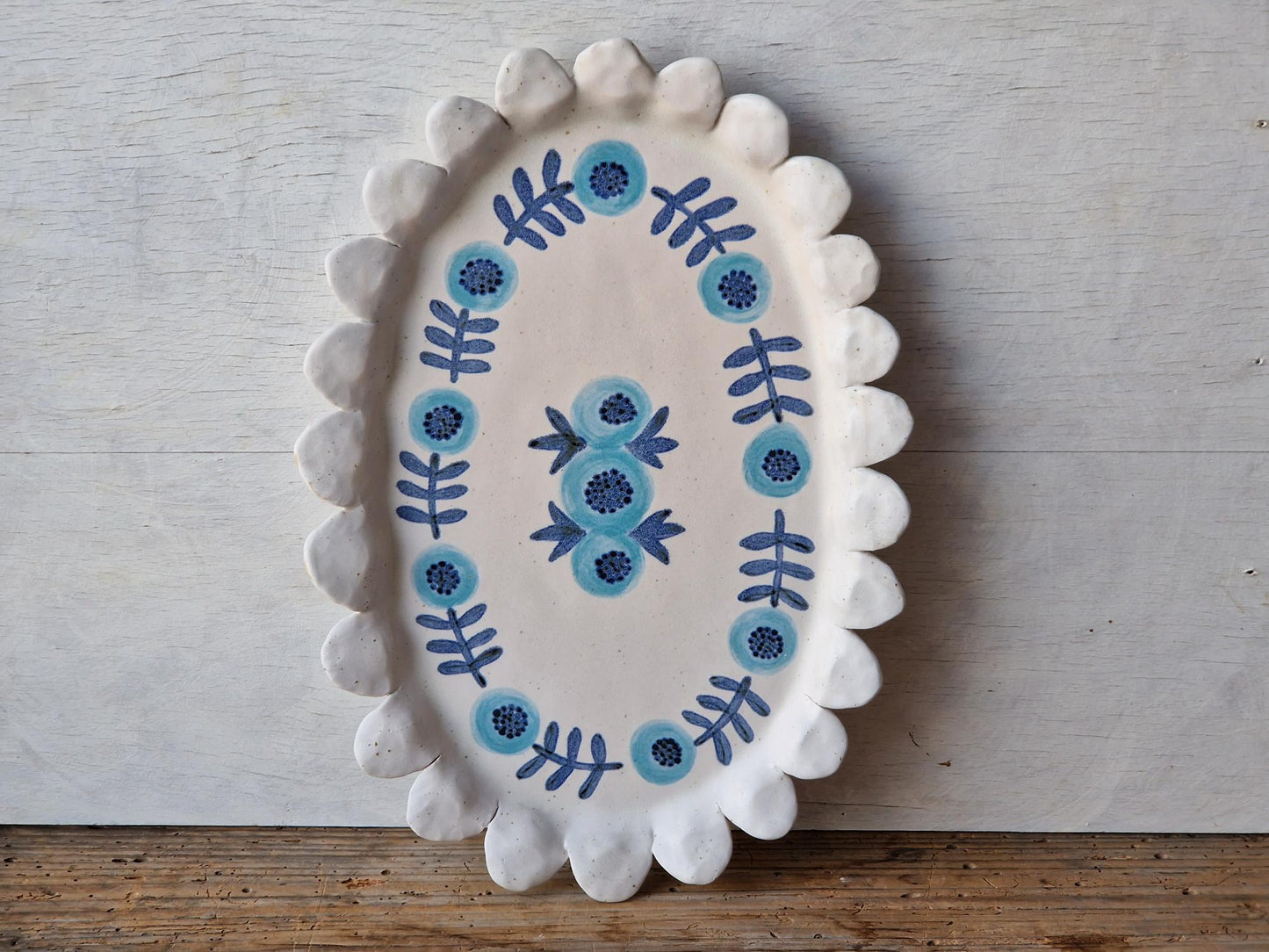 Scalloped Rim Serving Platter Nr. 2