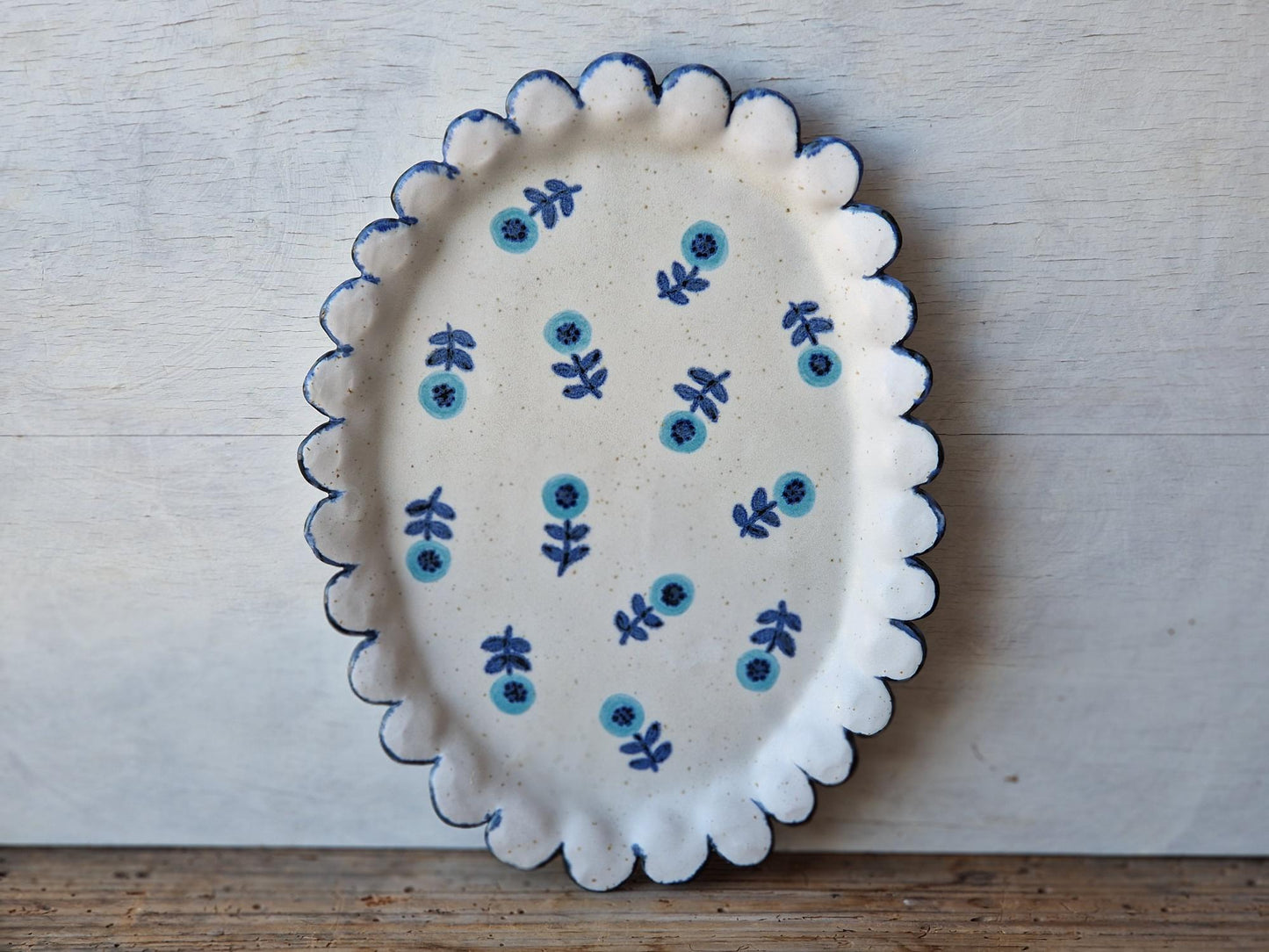 Scalloped Rim Serving Platter Nr. 1