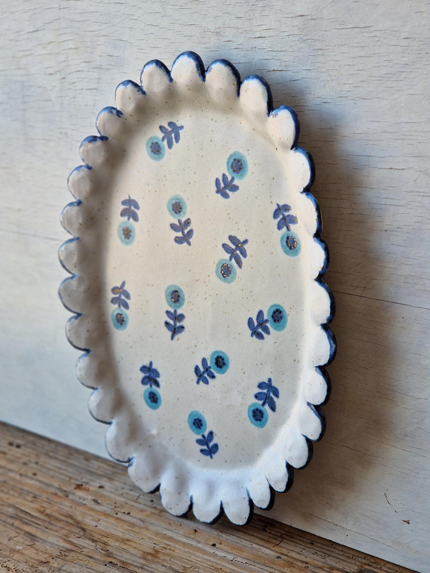 Scalloped Rim Serving Platter Nr. 1