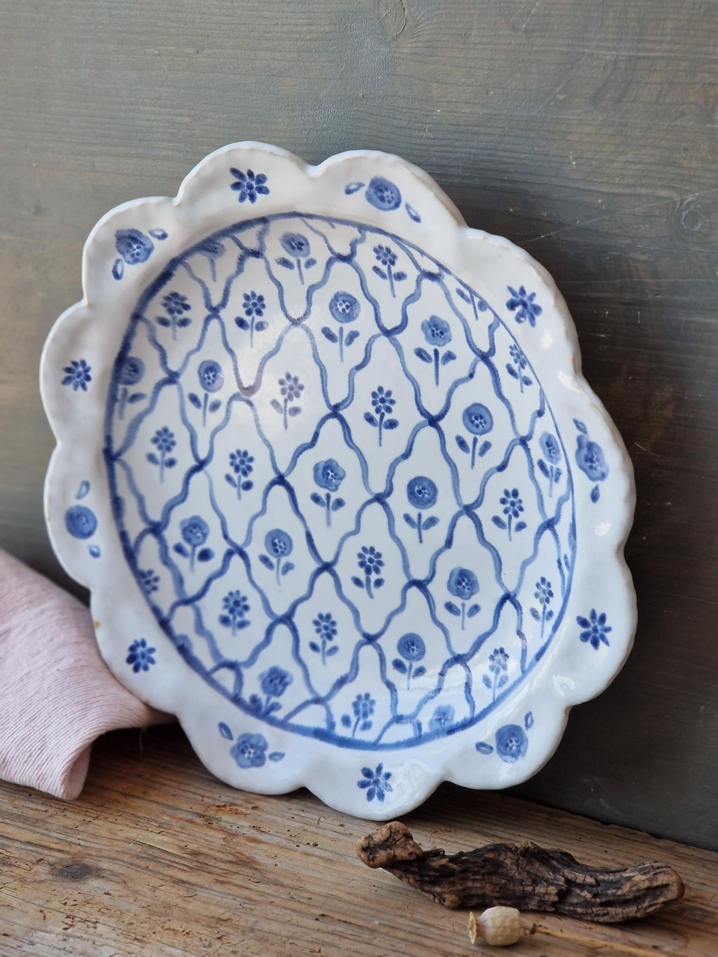 Scalloped large floral platter Nr. 1