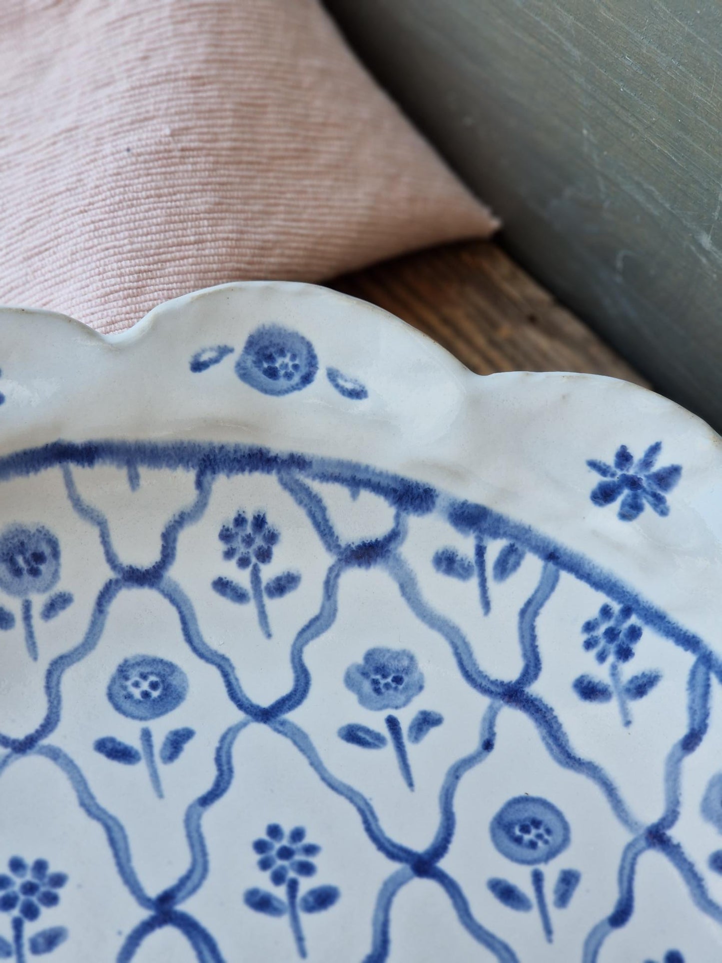 Scalloped large floral platter Nr. 1