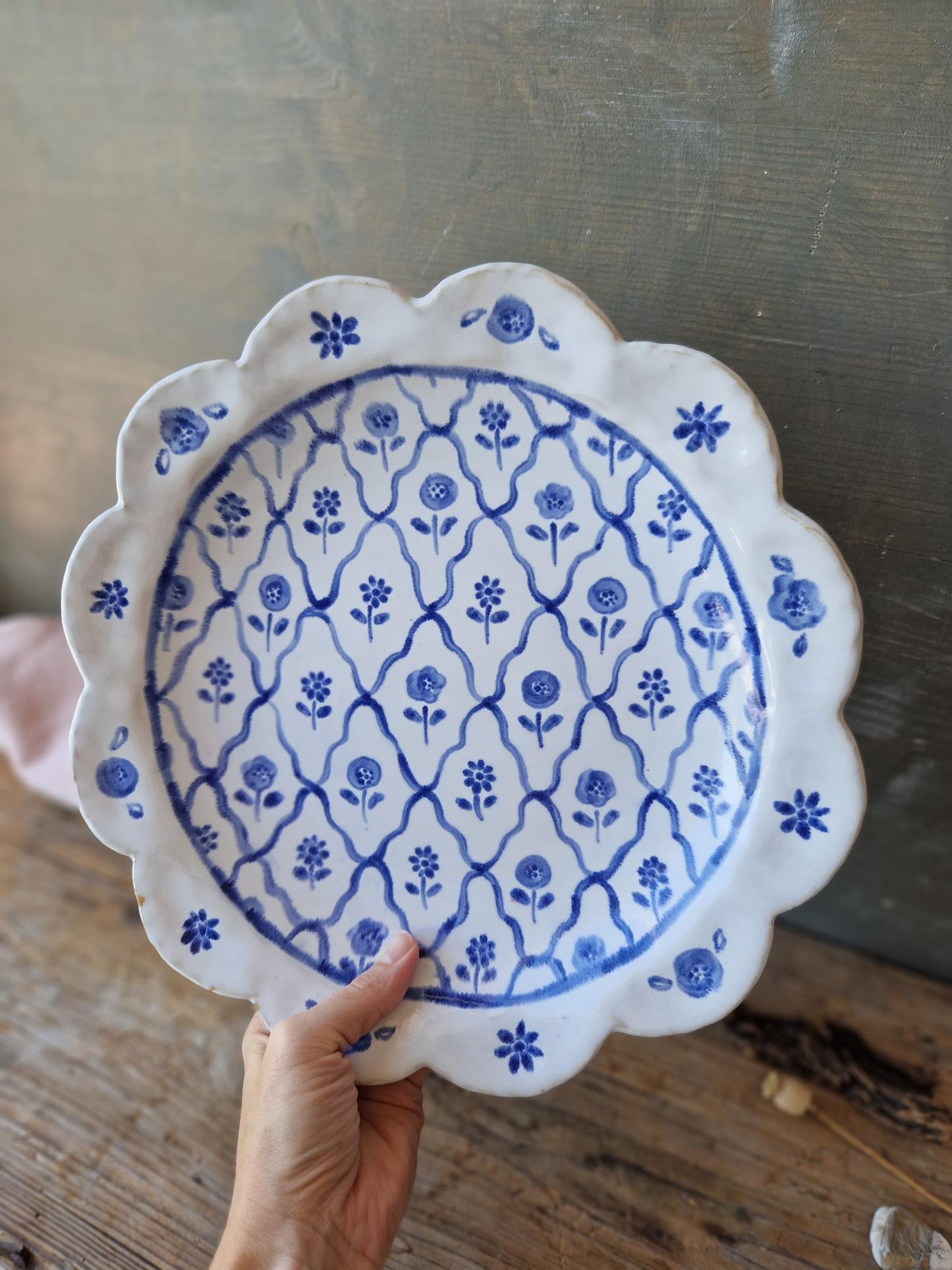 Scalloped large floral platter Nr. 1