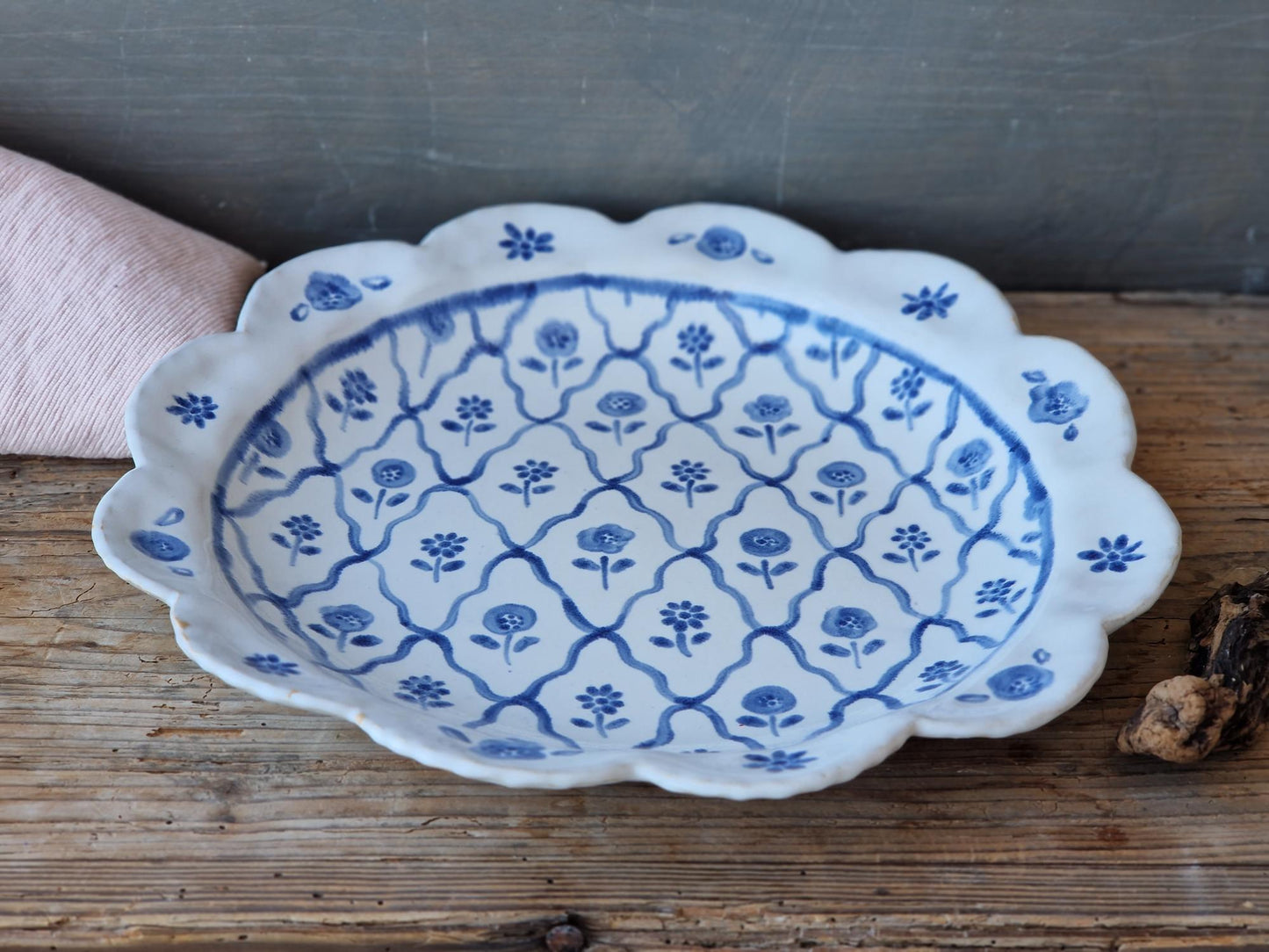 Scalloped large floral platter Nr. 1