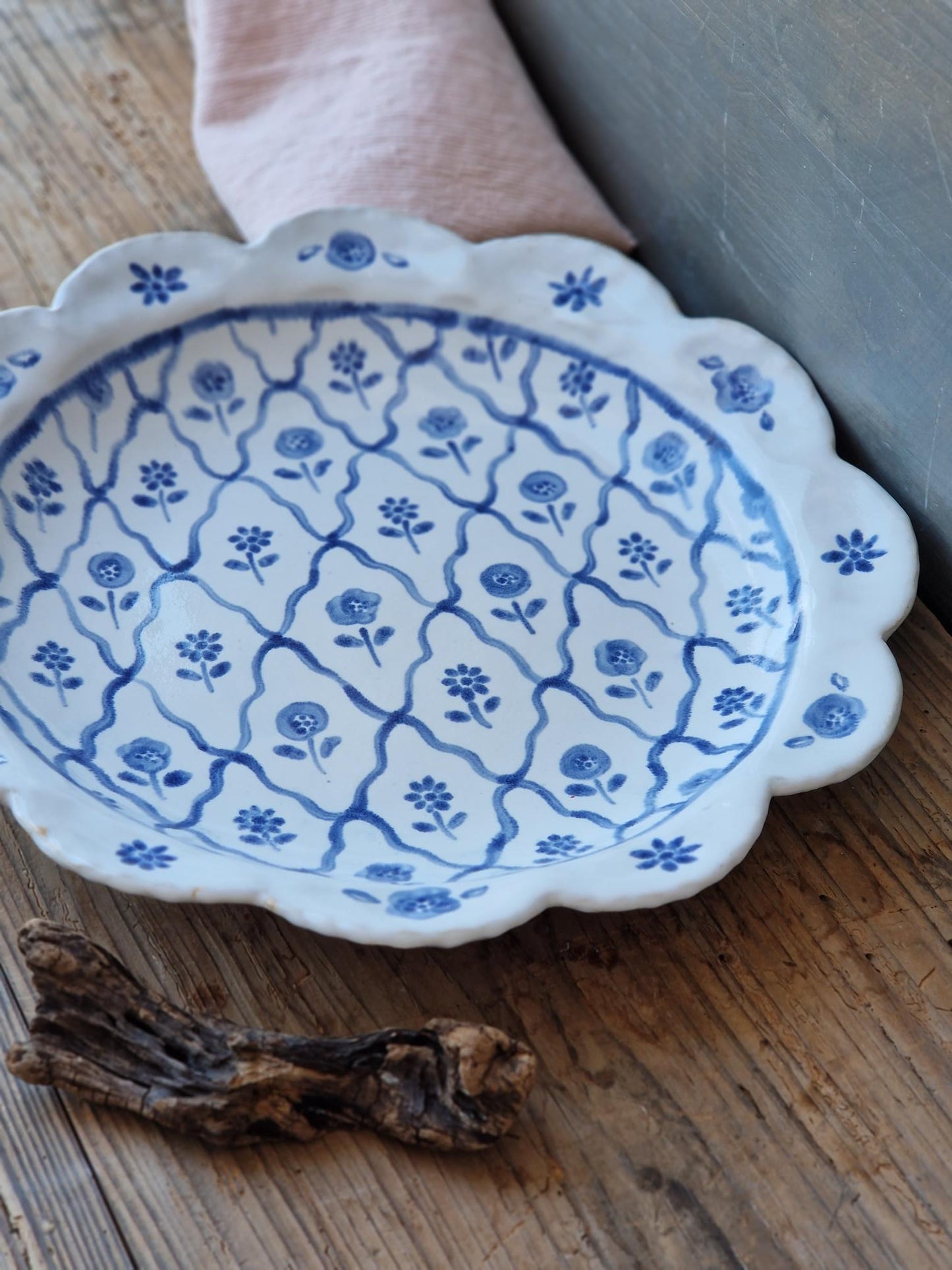 Scalloped large floral platter Nr. 1