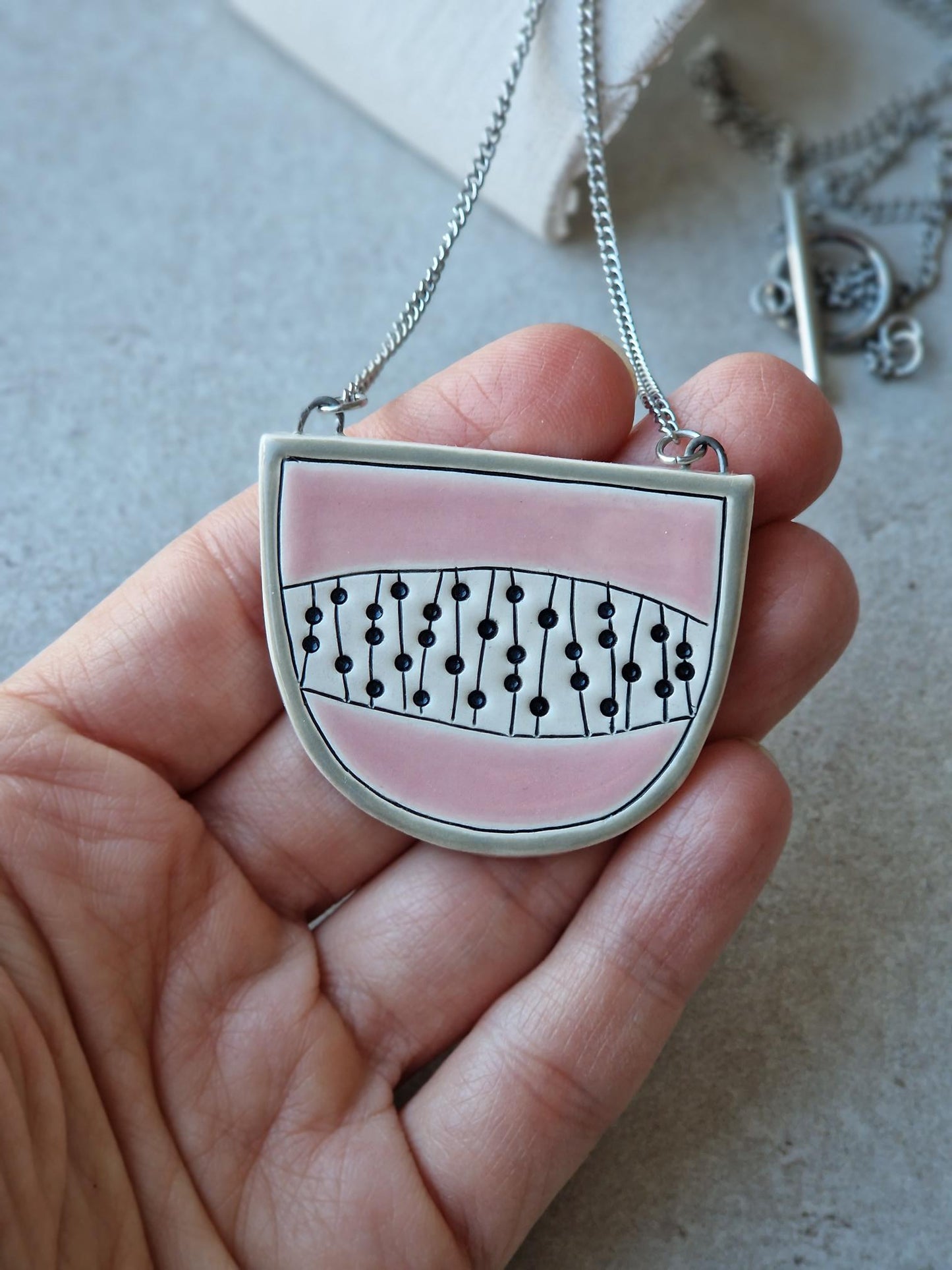 Halfcircle necklace - Dots