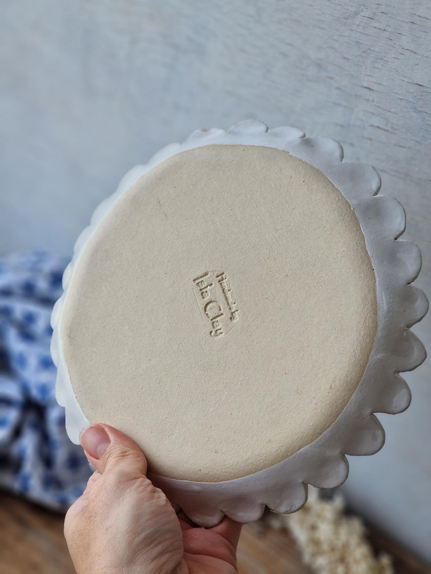 Scalloped dessert / salad plate