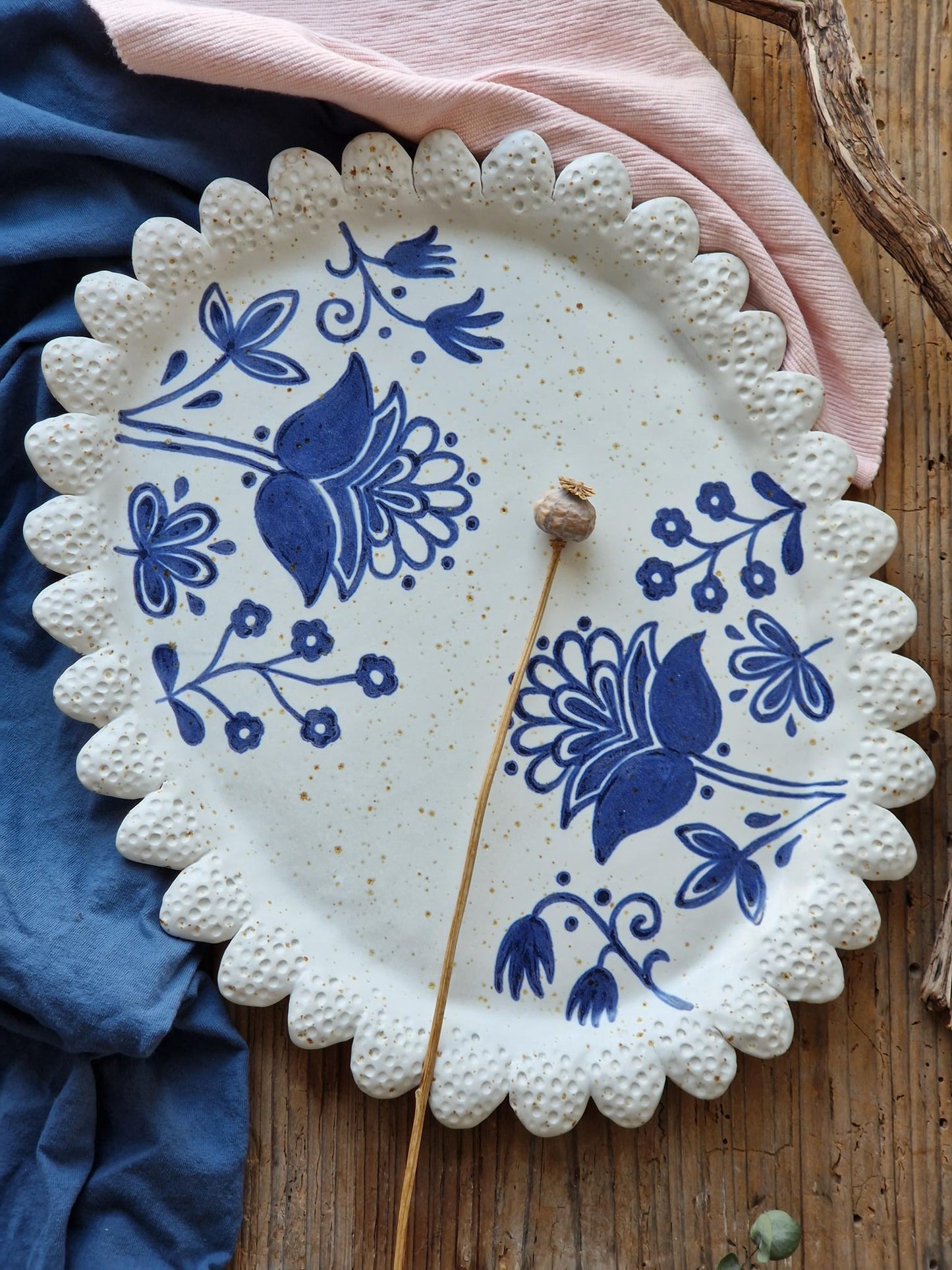 Scalloped large platter