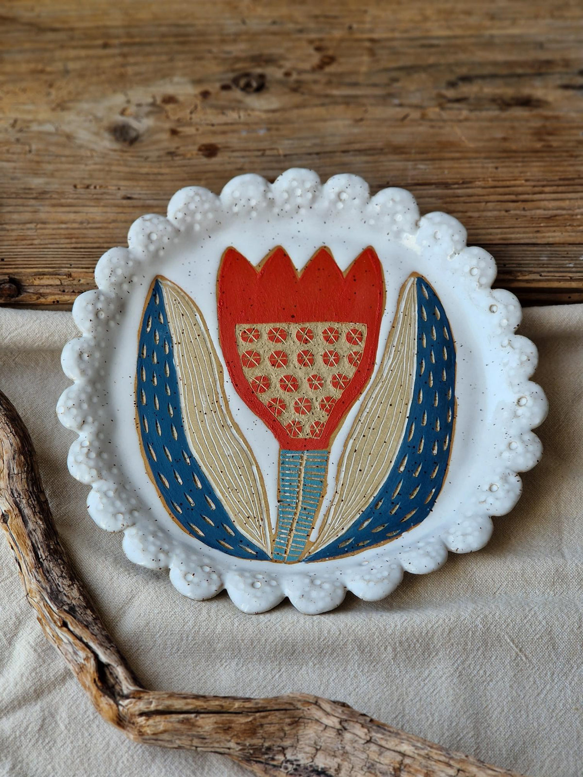 Red Tulip Scalloped Plate