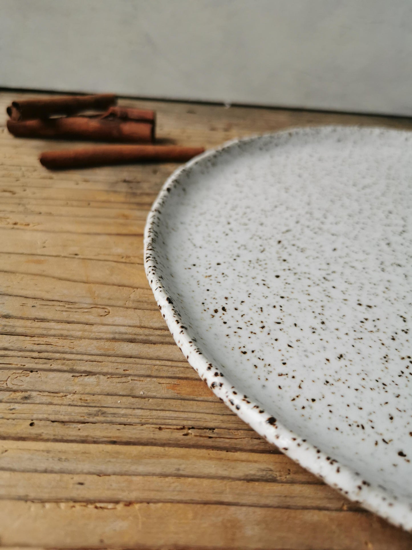 Dessert plate speckled white 10"