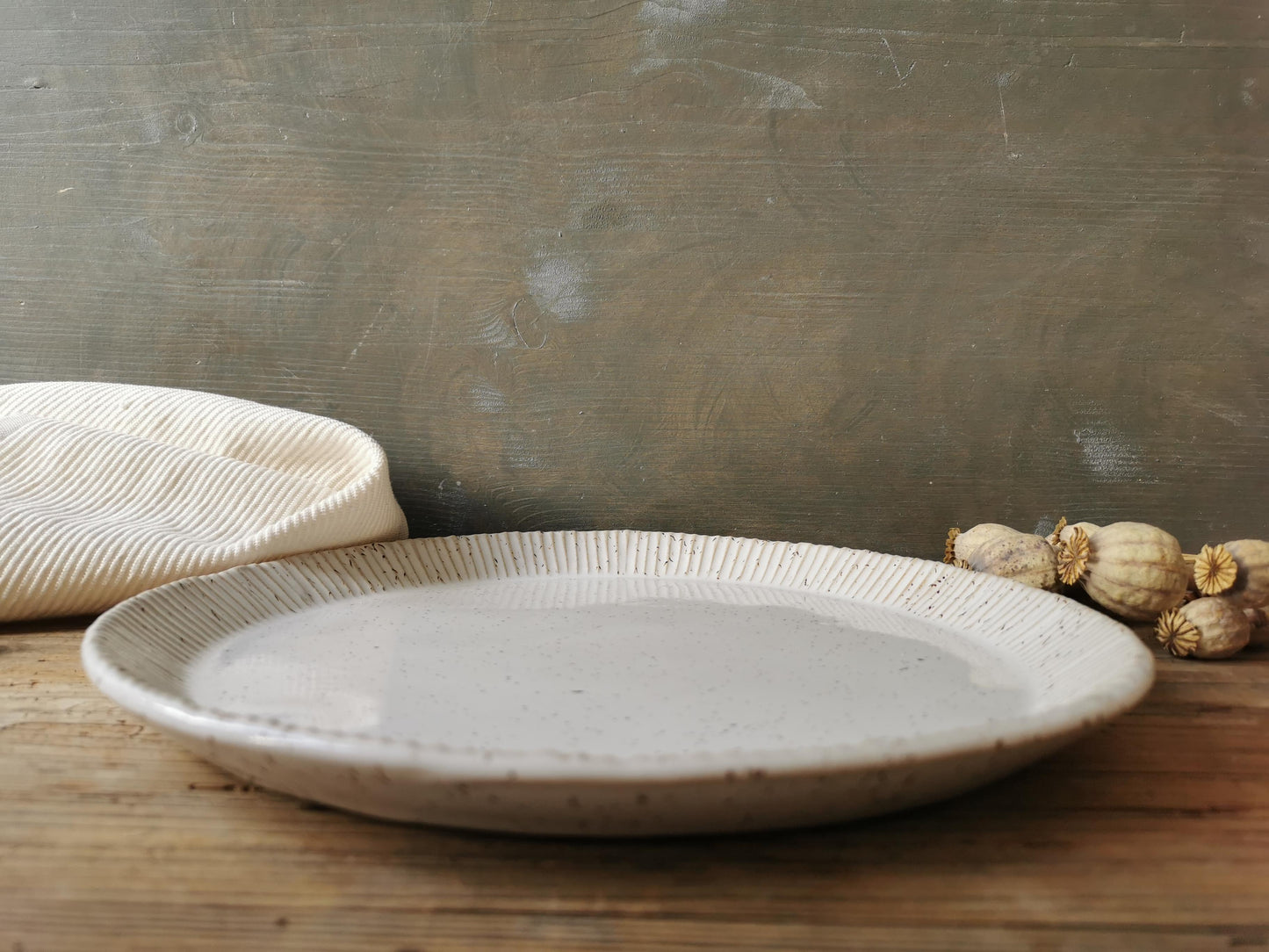 Rustic serving platter/dinner plate 10.5"