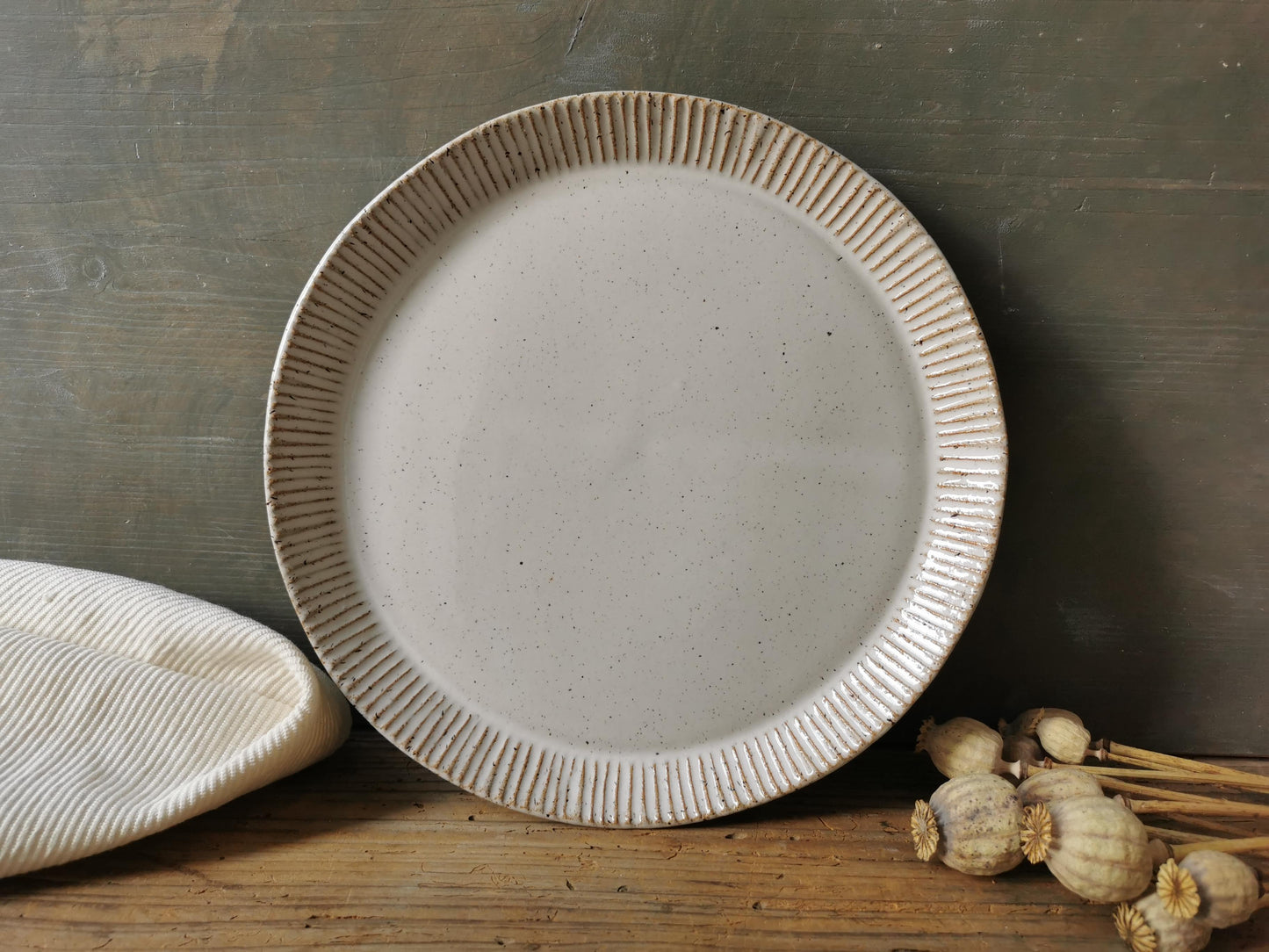 Rustic serving platter/dinner plate 10.5"