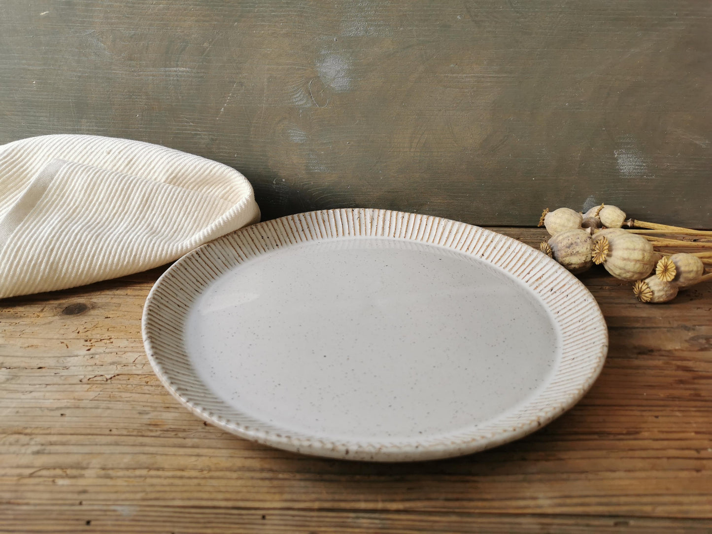Rustic serving platter/dinner plate 10.5"