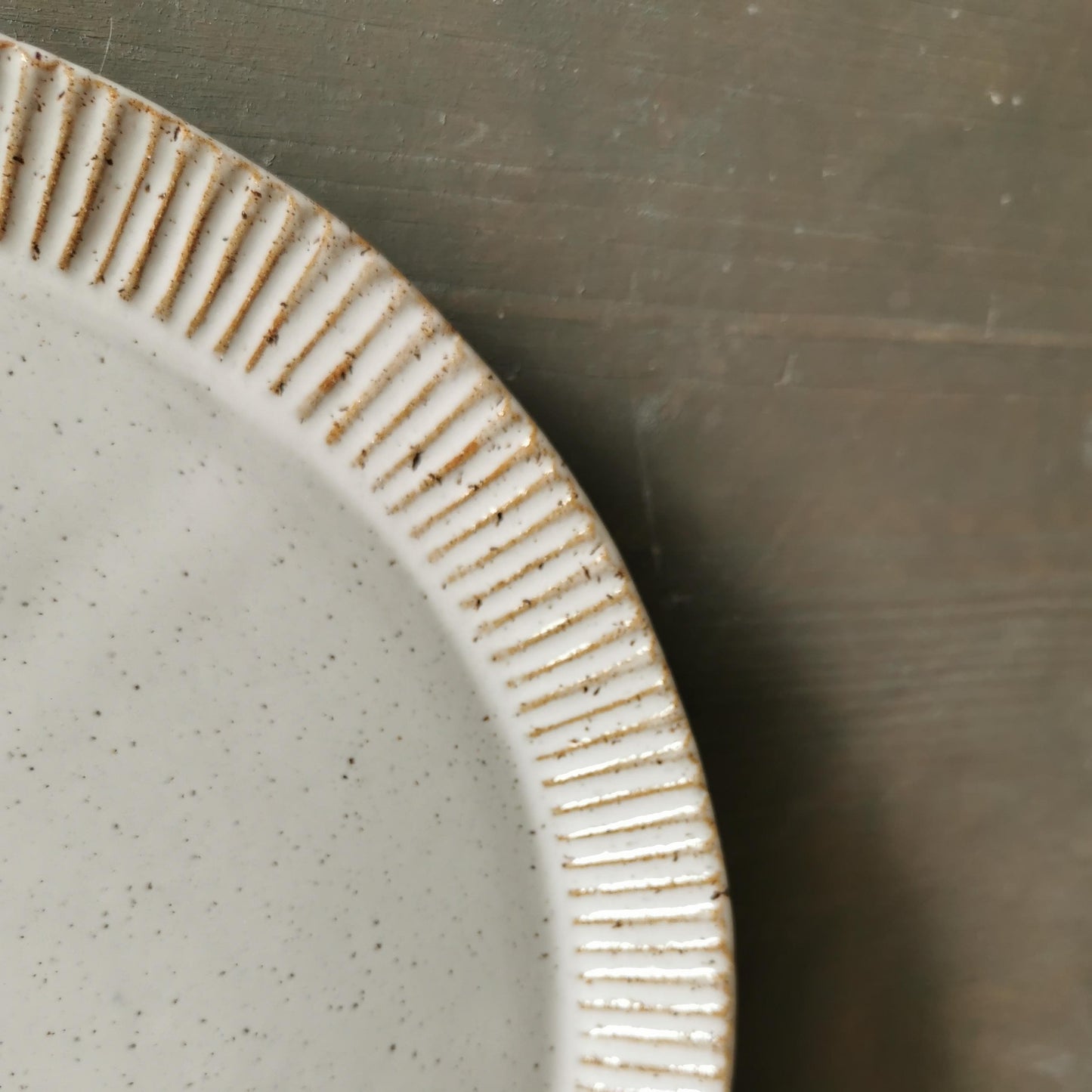 Rustic serving platter/dinner plate 10.5"