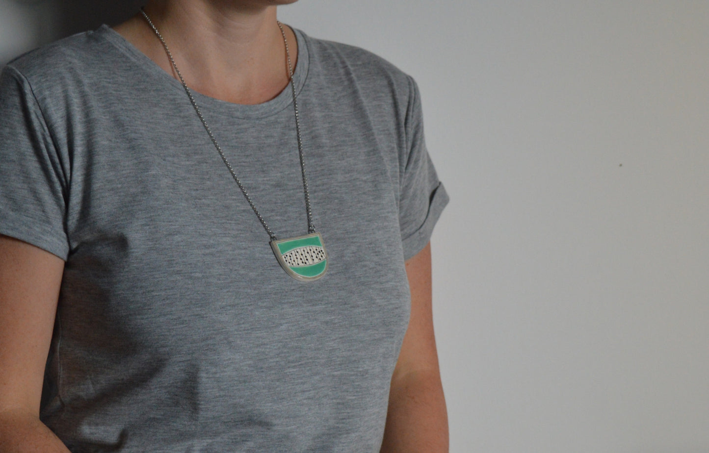 Halfcircle necklace - Dots