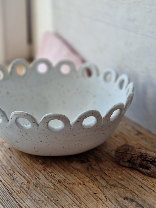 Scalloped rim fruit / serving bowl