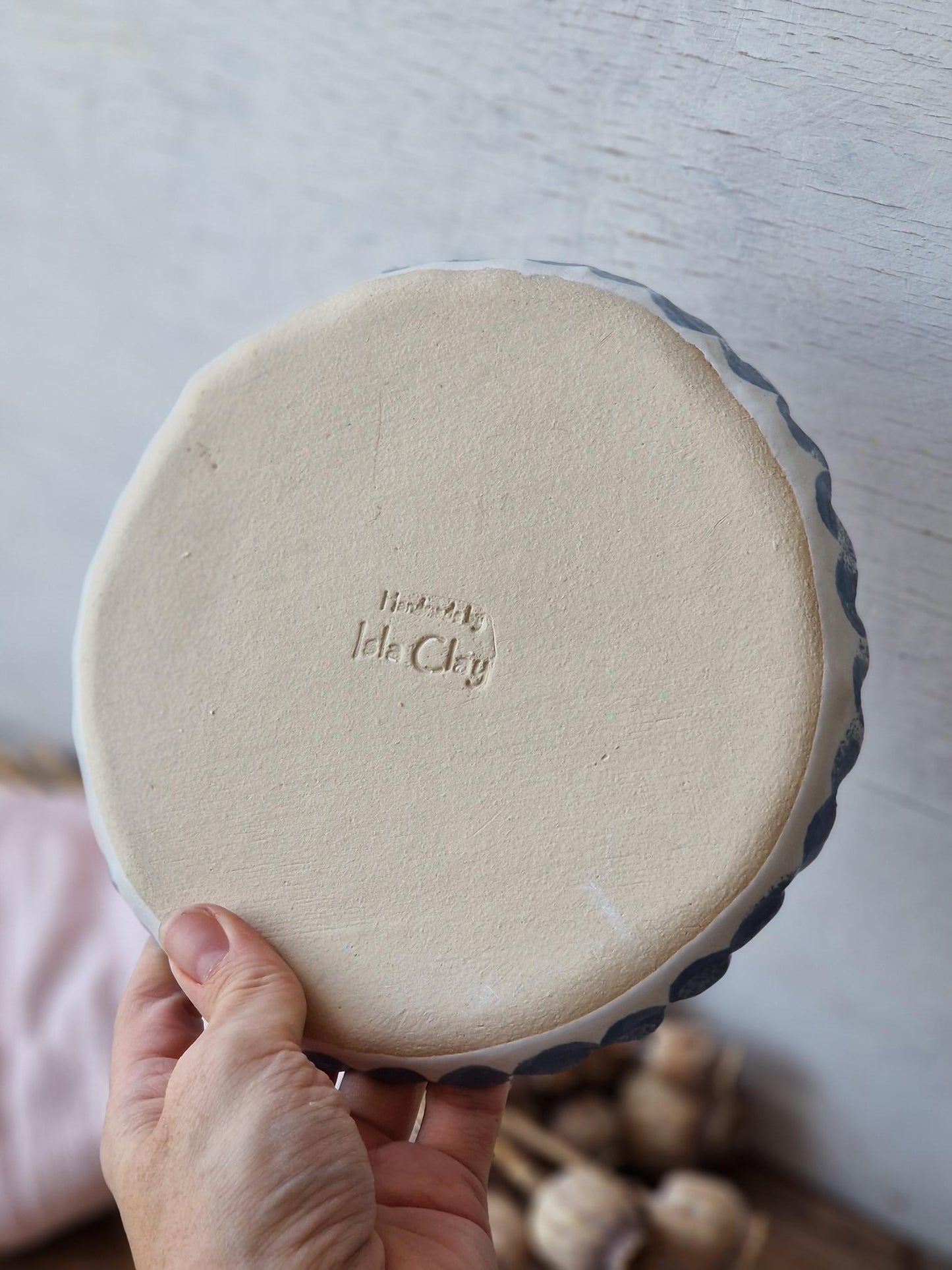 Scalloped dessert / salad plate