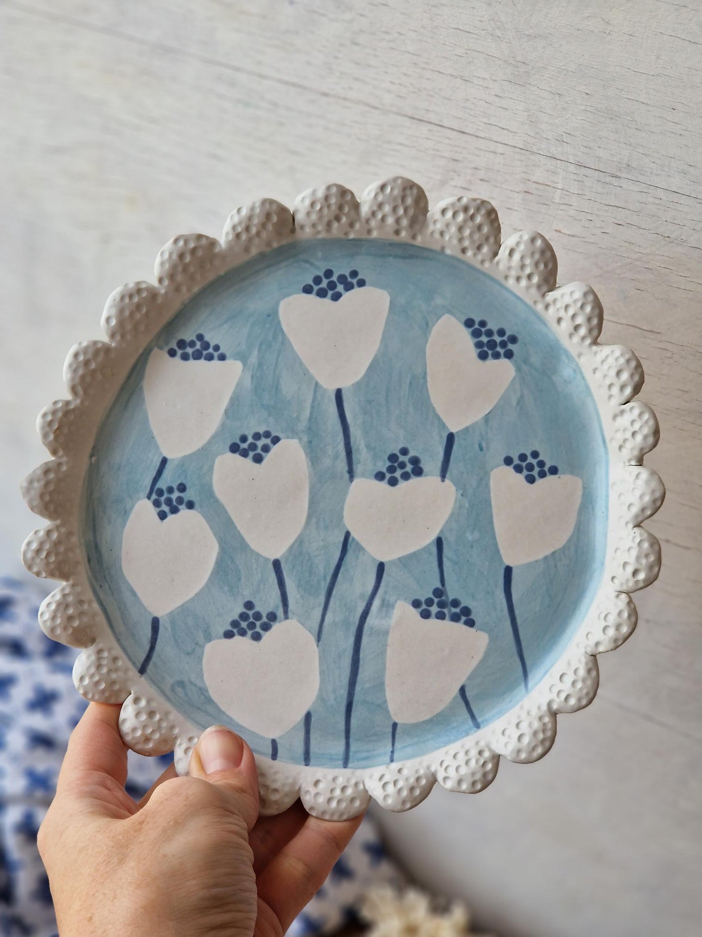 Scalloped dessert / salad plate