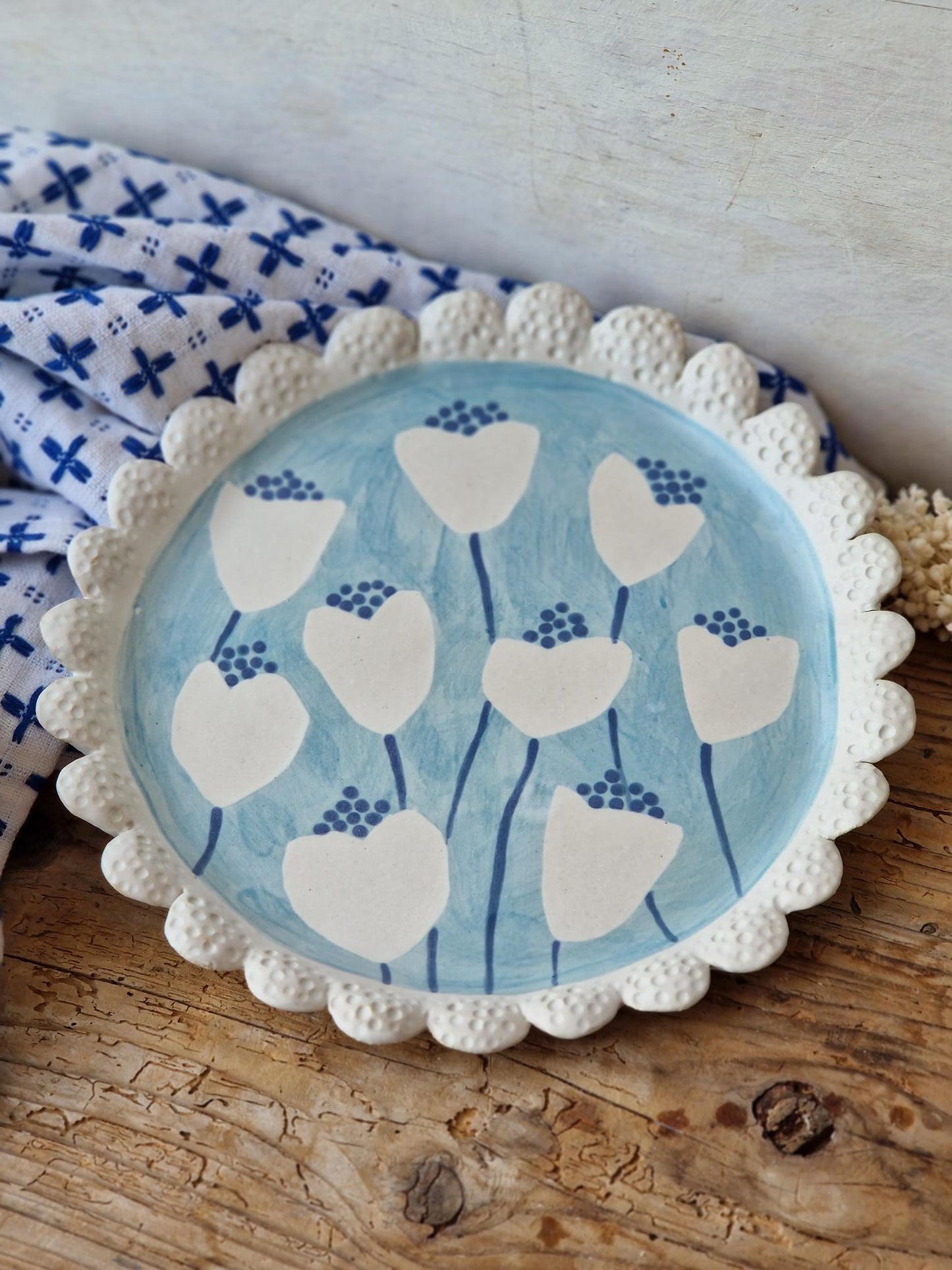 Scalloped dessert / salad plate
