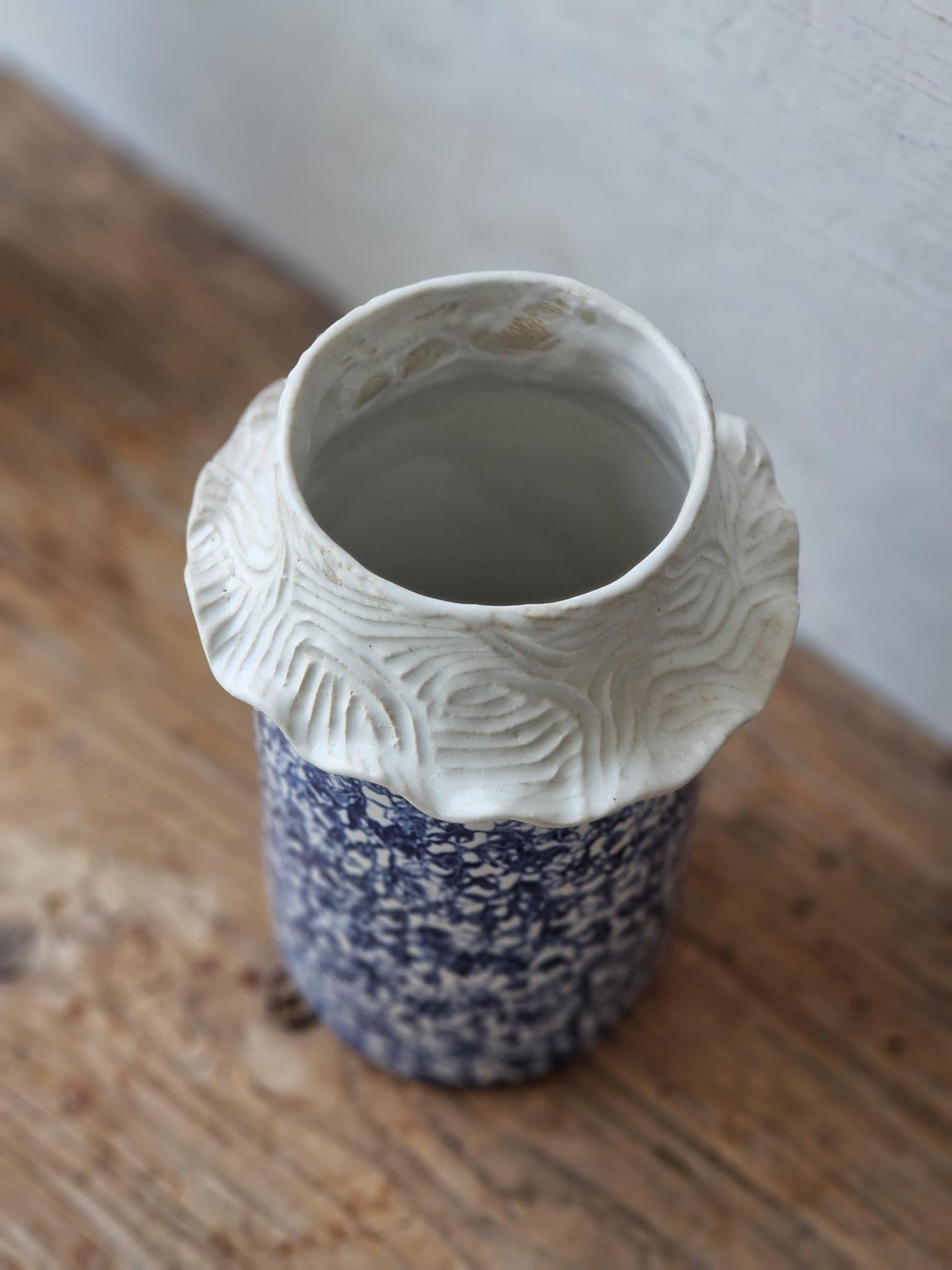 Wavy floral vase