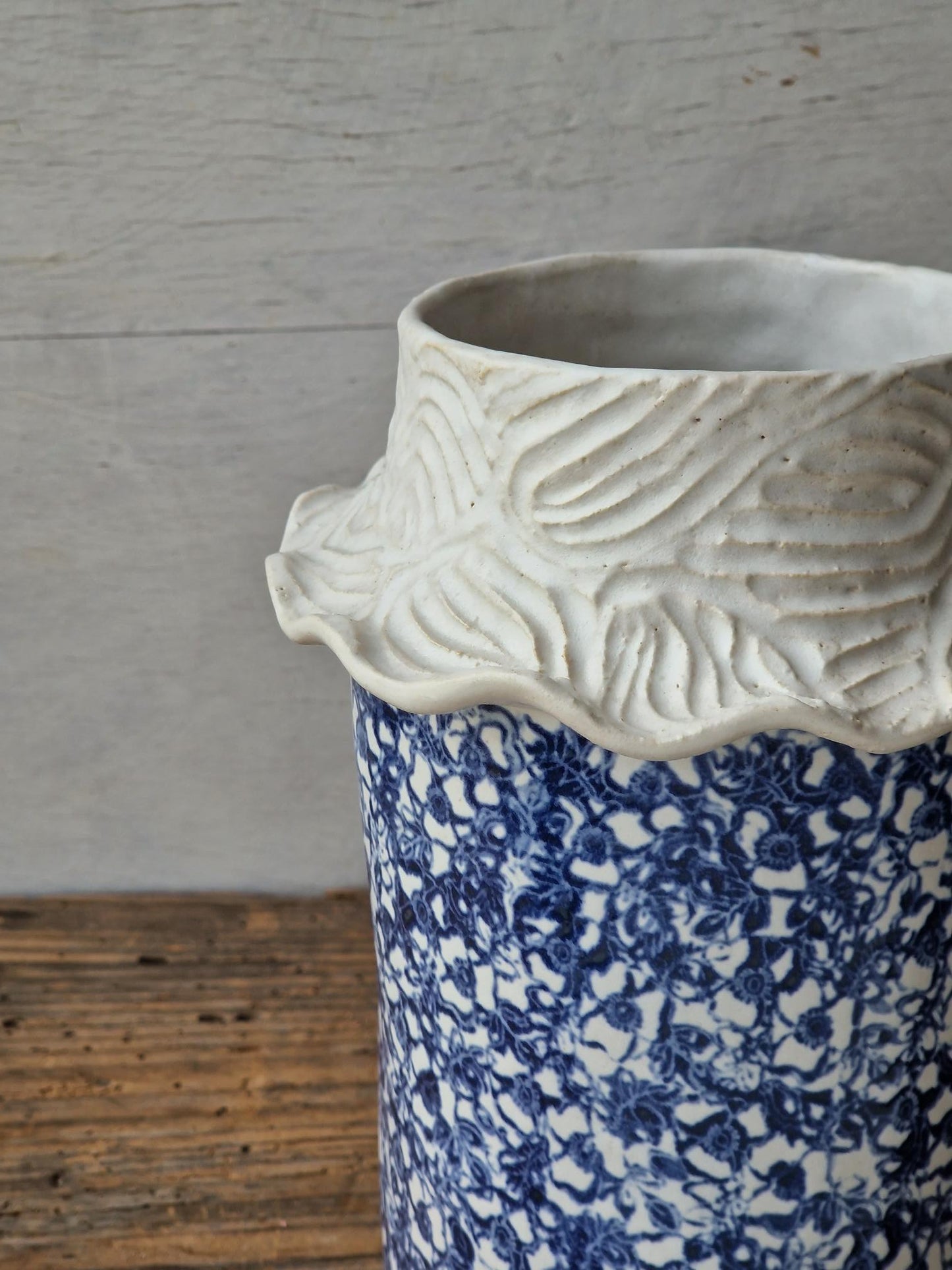 Wavy floral vase