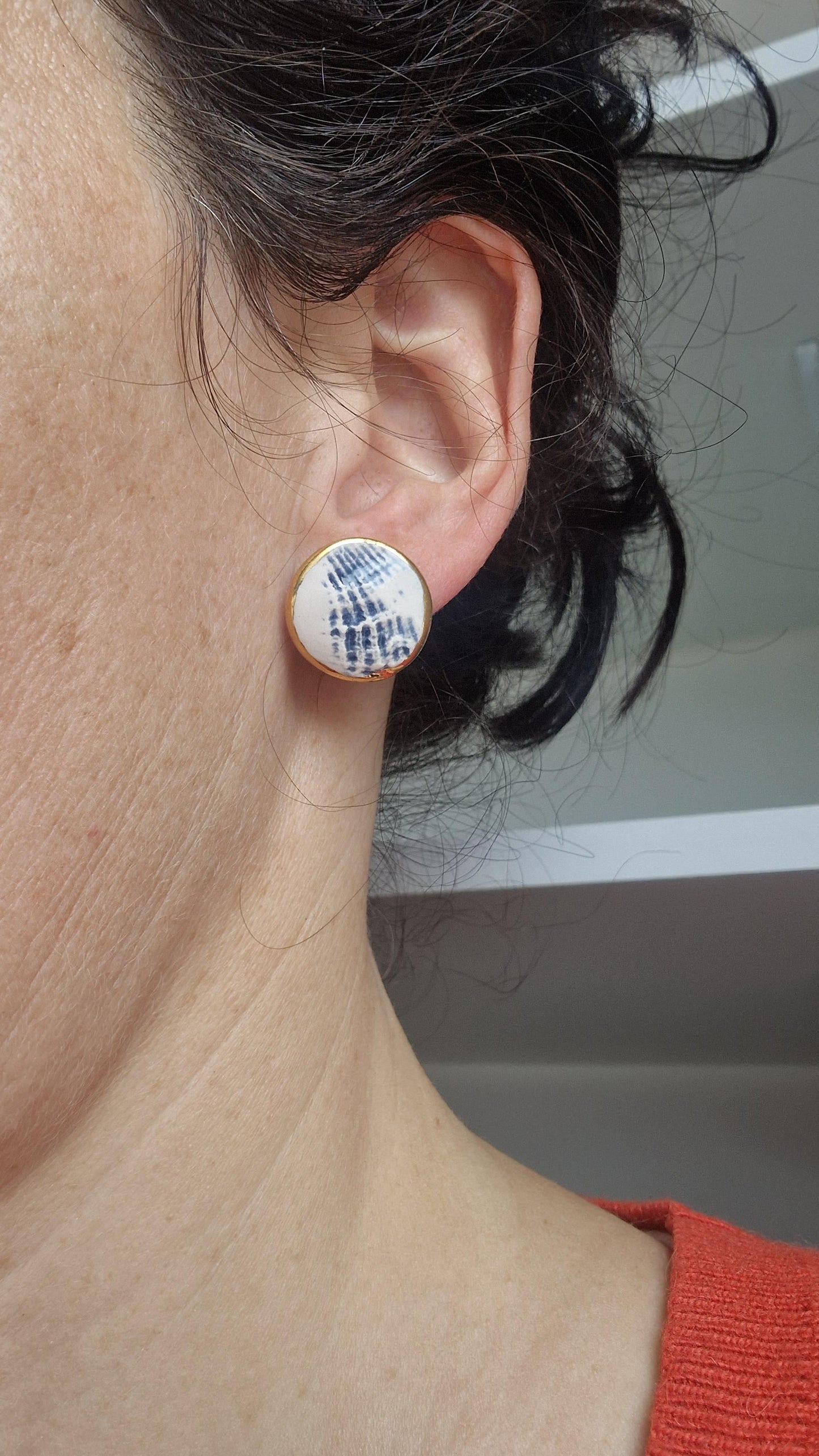 Textured stud earrings