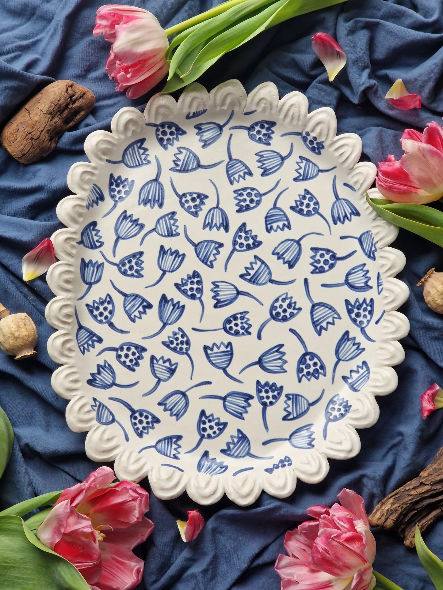 Scalloped tulip platter