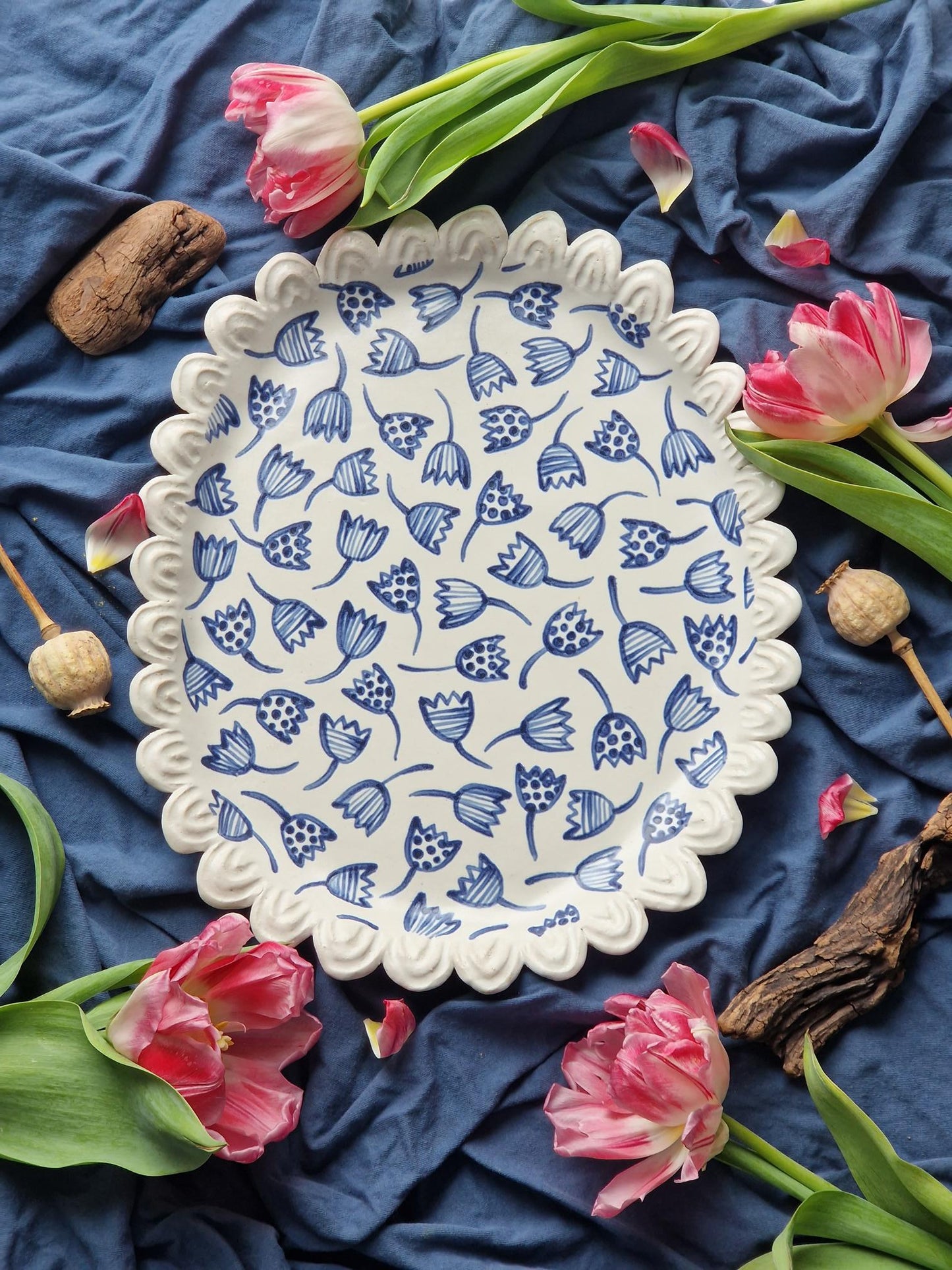 Scalloped tulip platter