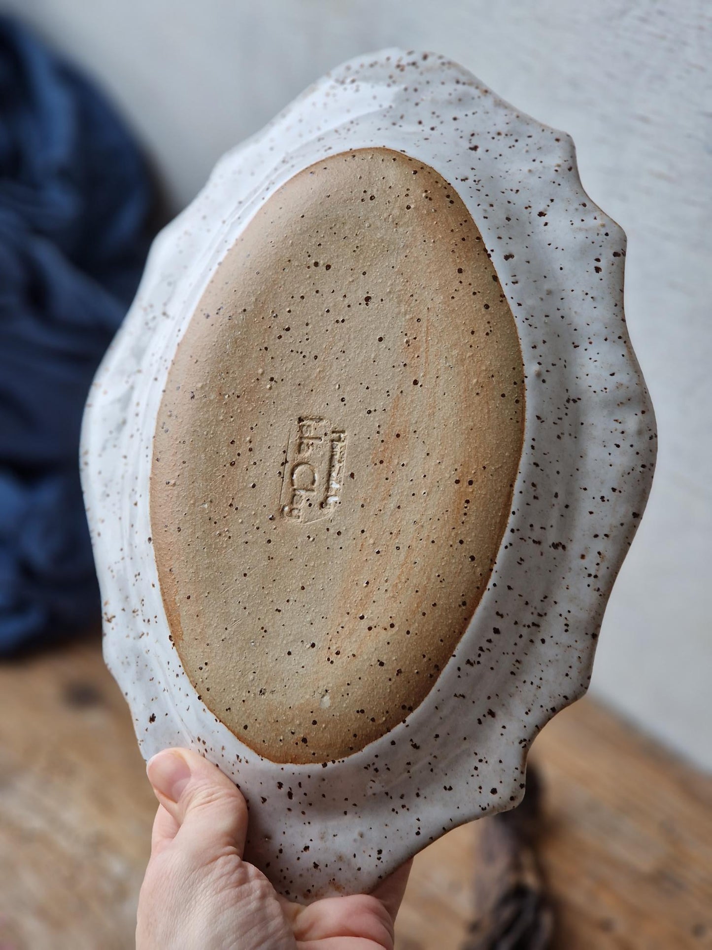 Geometric oval ceramic tray