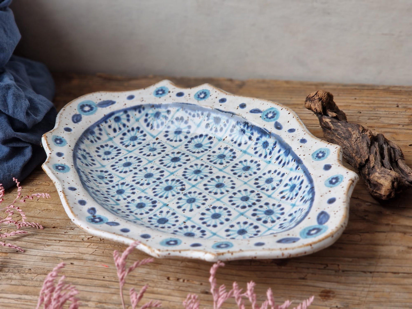 Geometric oval ceramic tray