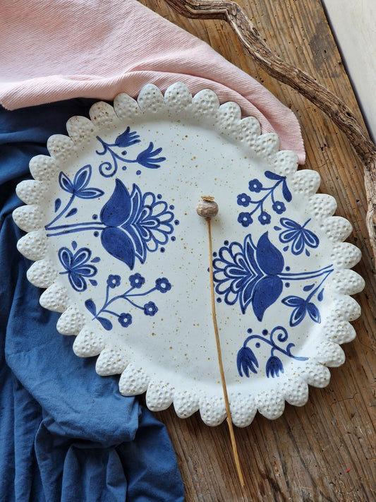 Scalloped large platter