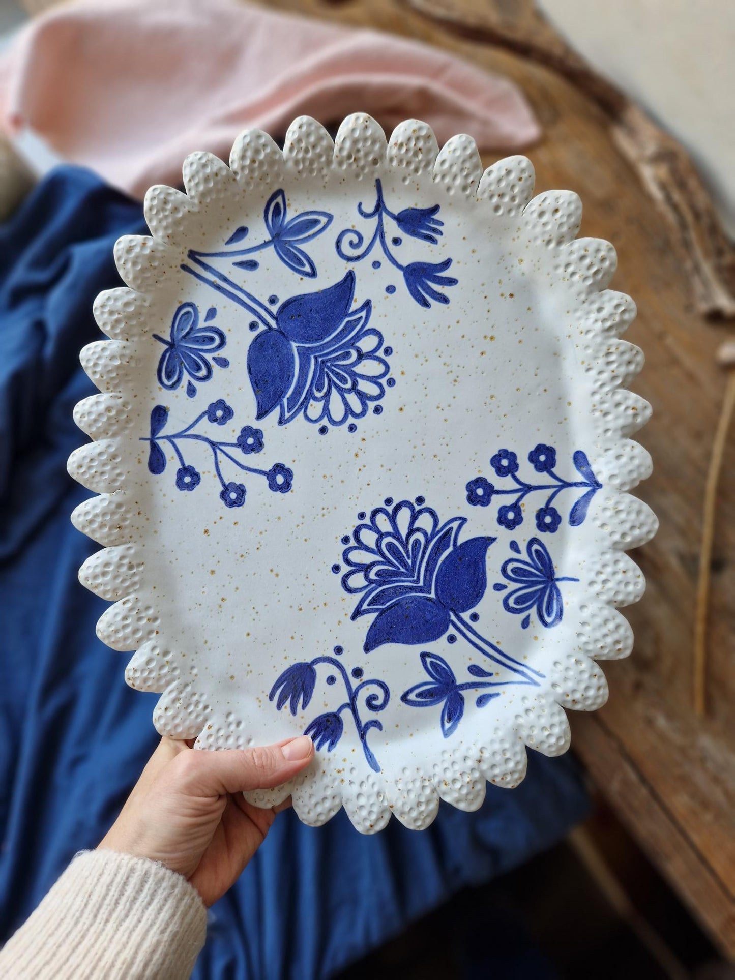 Scalloped large platter