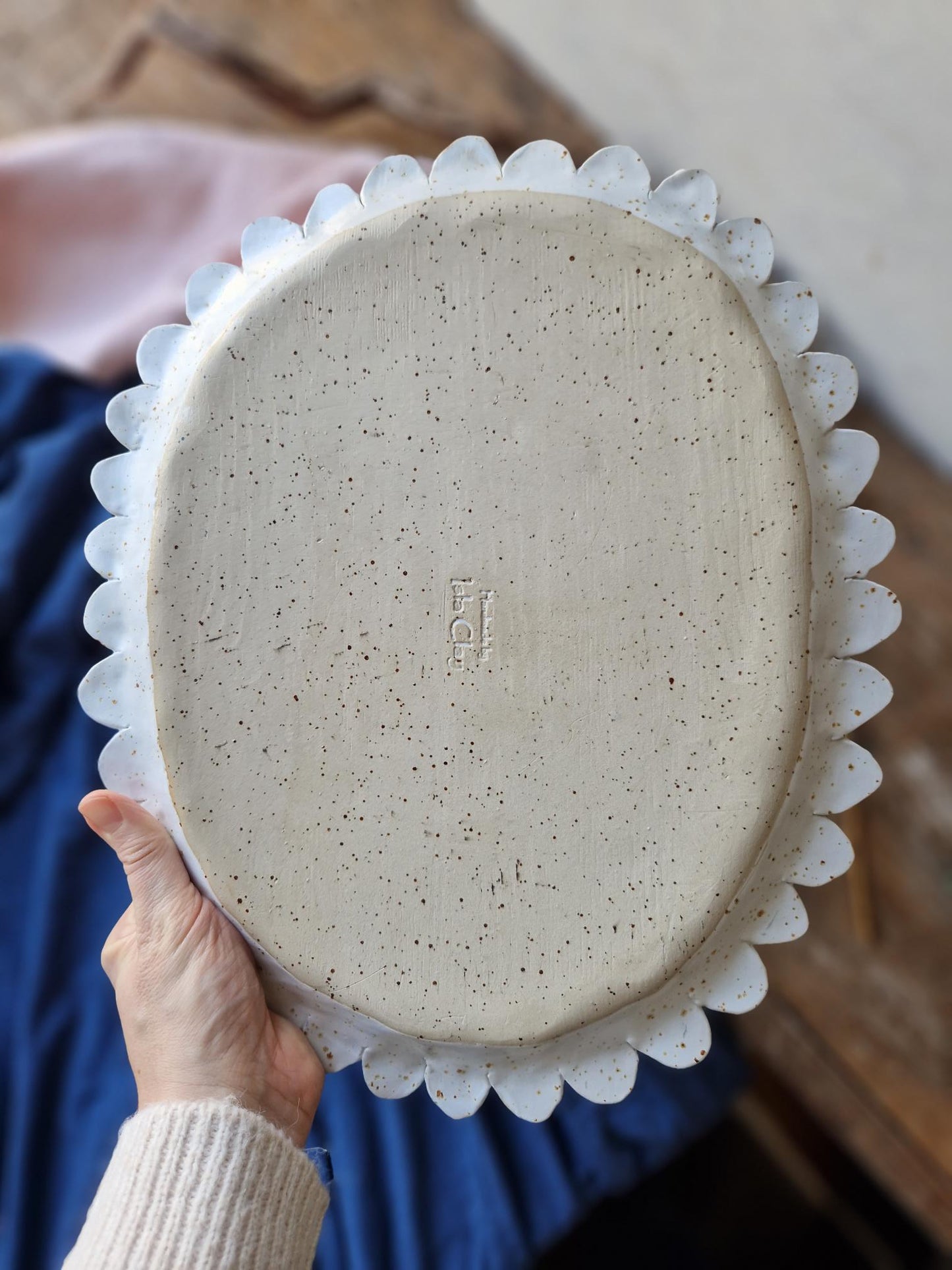 Scalloped large platter