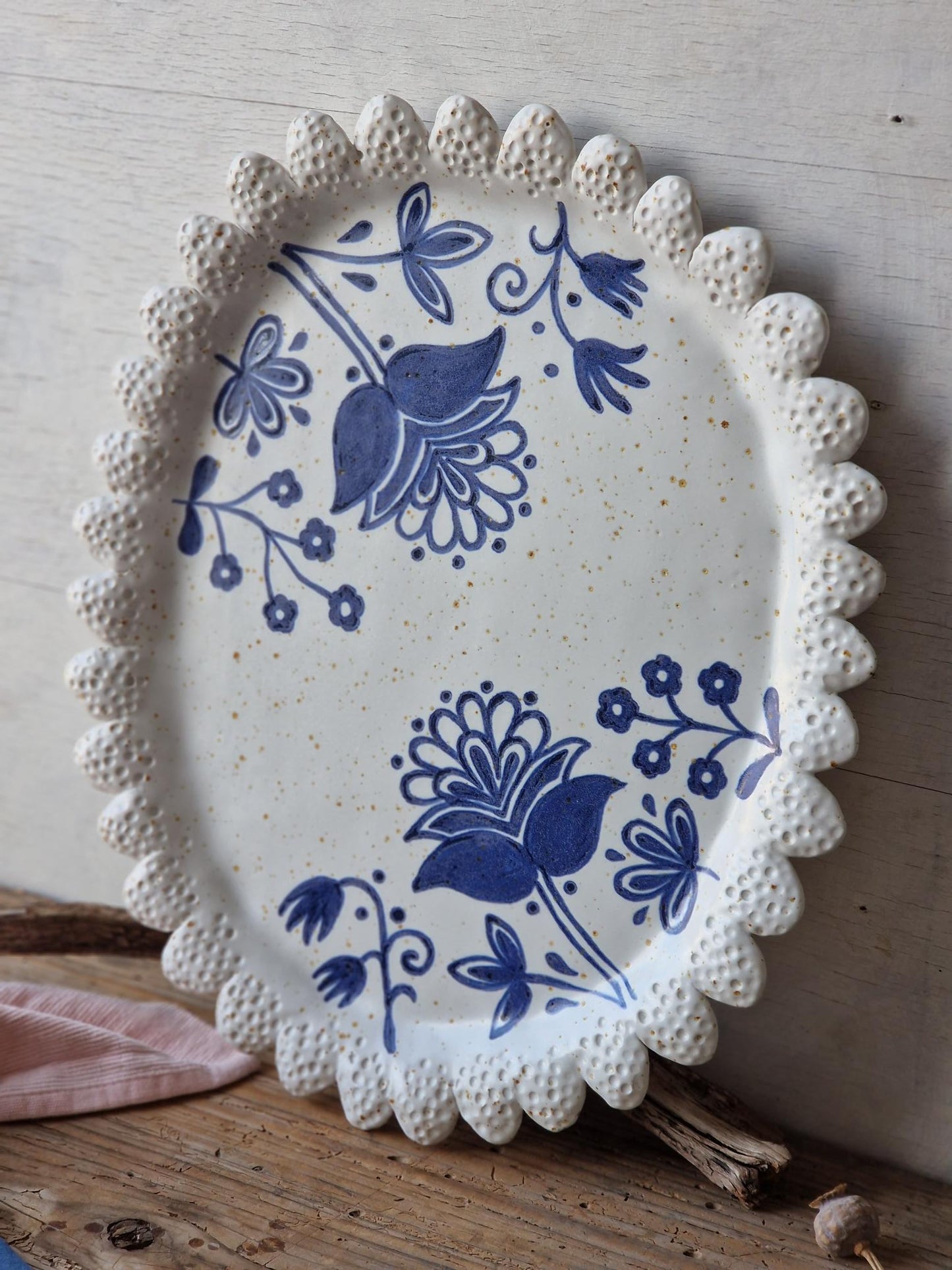Scalloped large platter