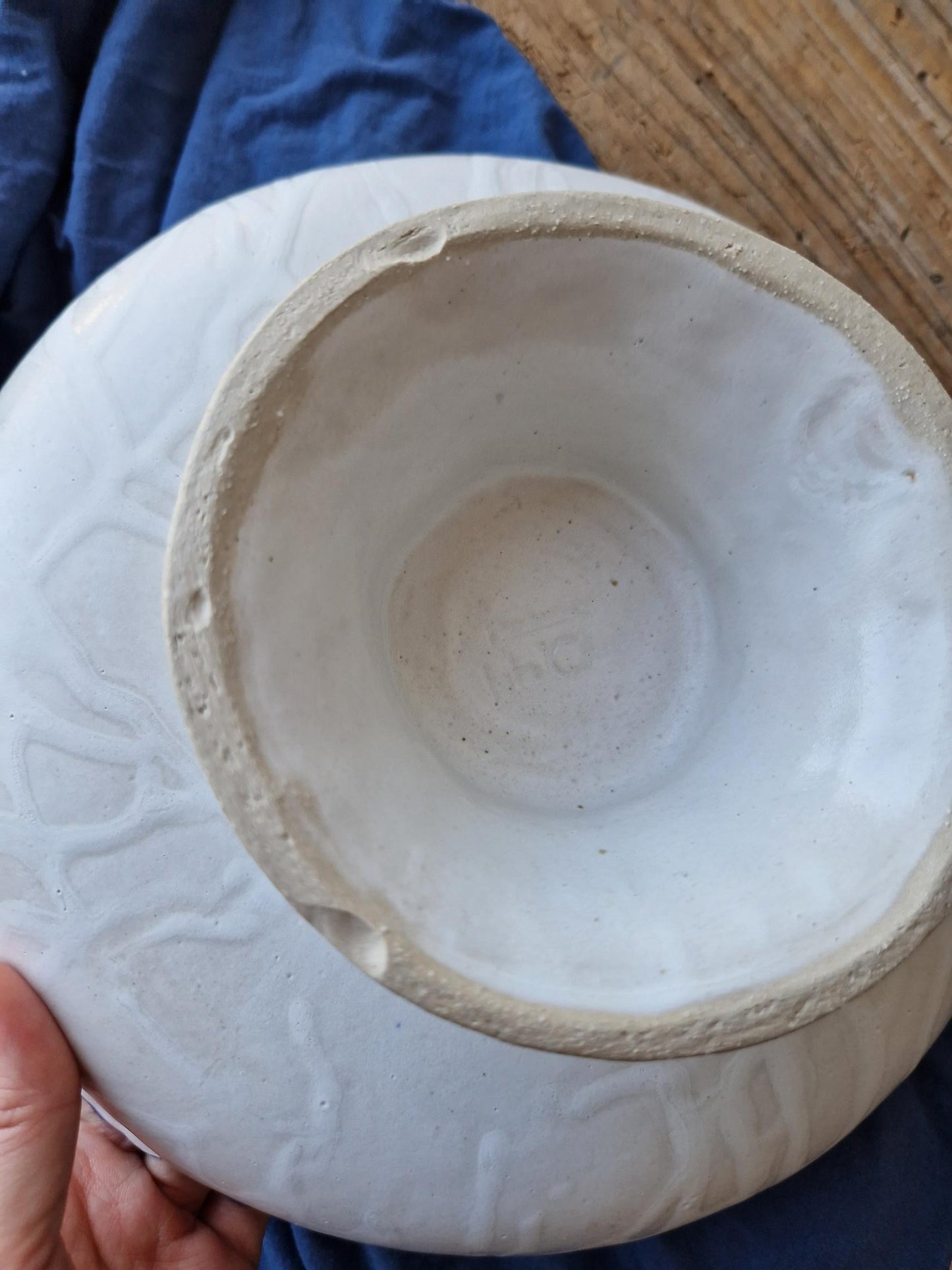 Slightly flawed: Scalloped pedestal bowl Nr. 2