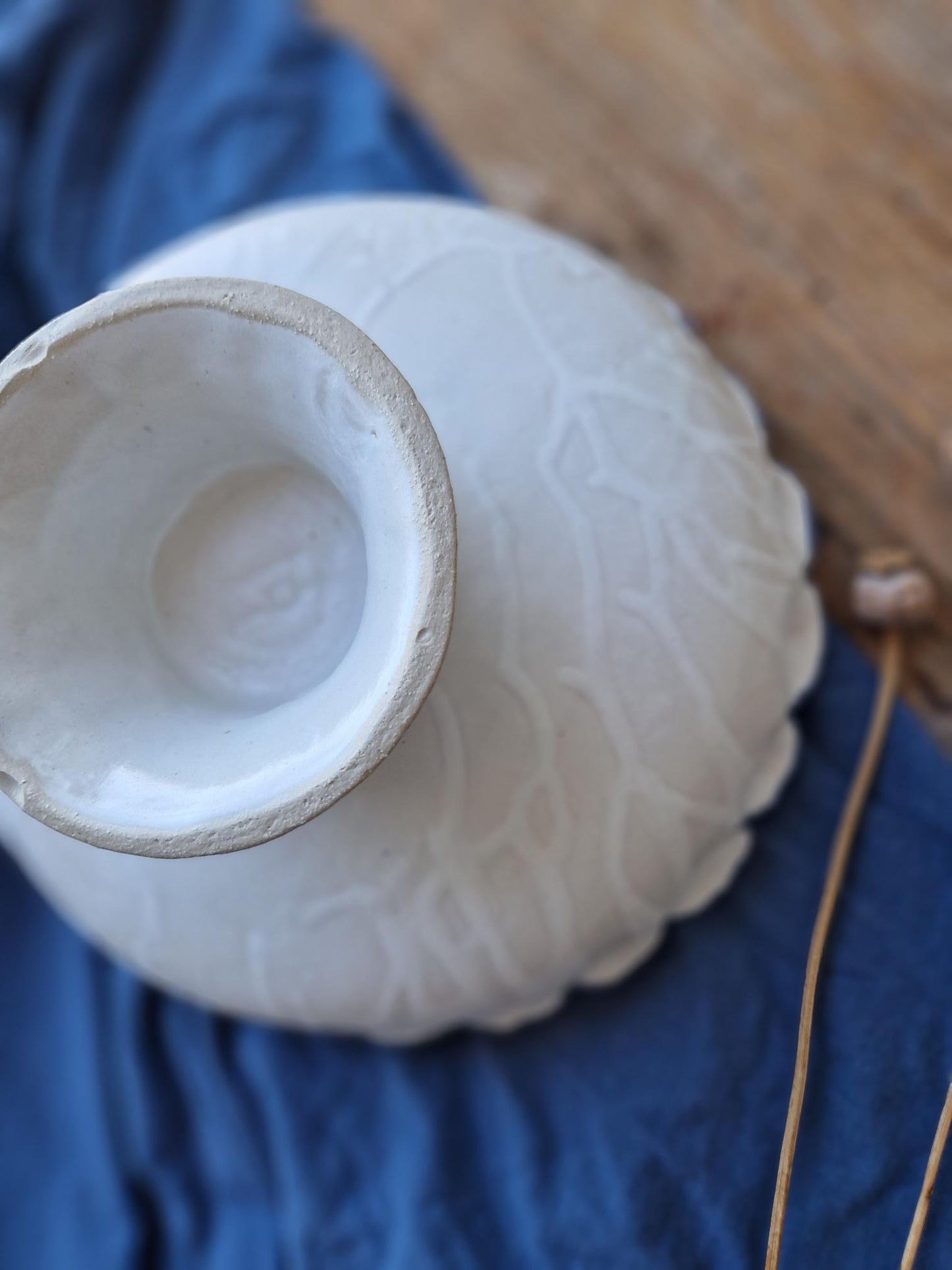 Slightly flawed: Scalloped pedestal bowl Nr. 2