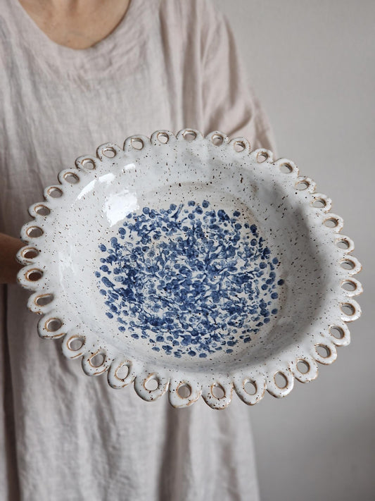 Slightly flawed: Scalloped pedestal bowl Nr. 1
