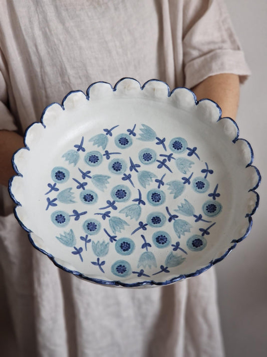 Slightly flawed: Scalloped pedestal bowl Nr. 2