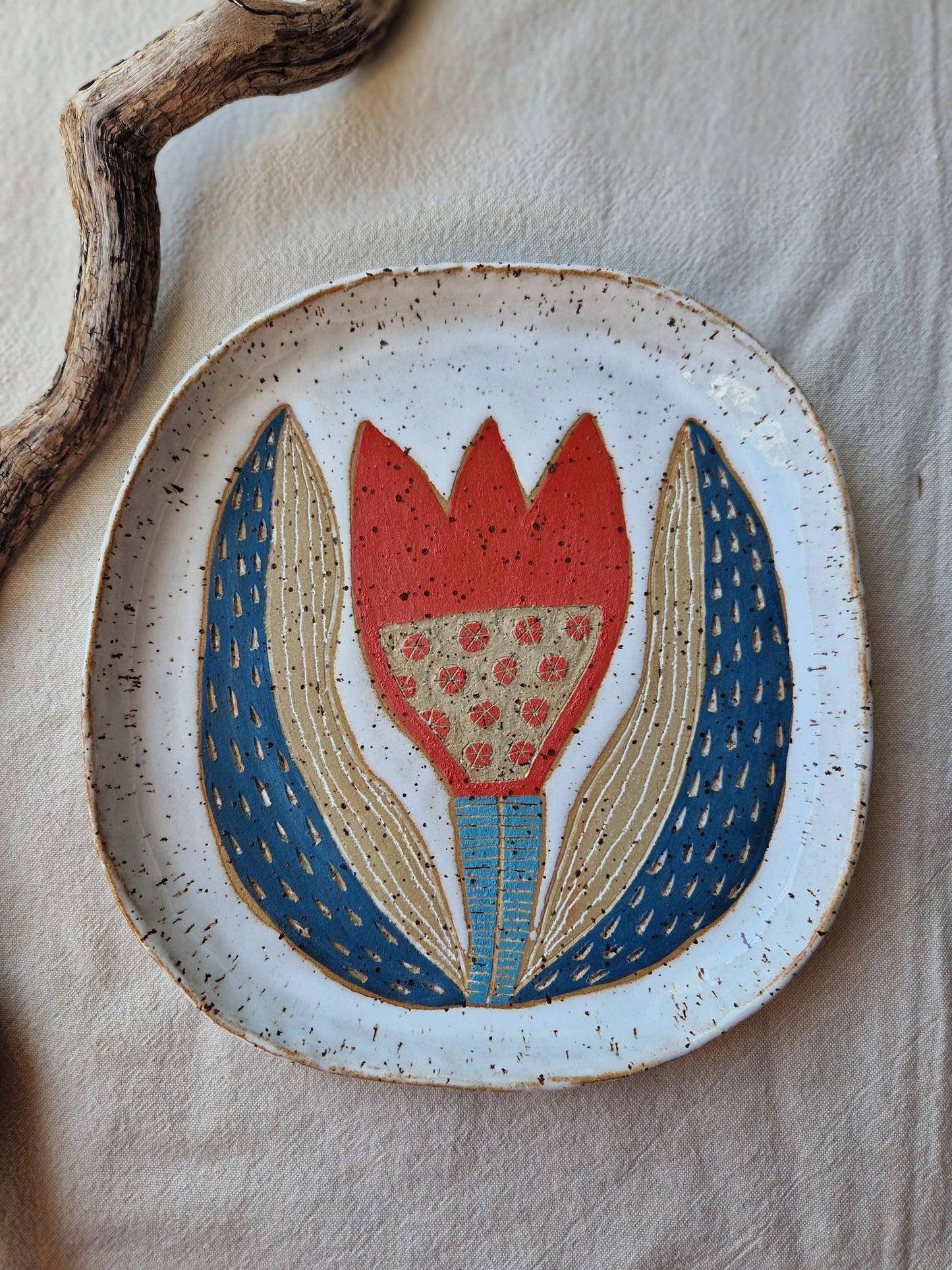 Red tulip plate
