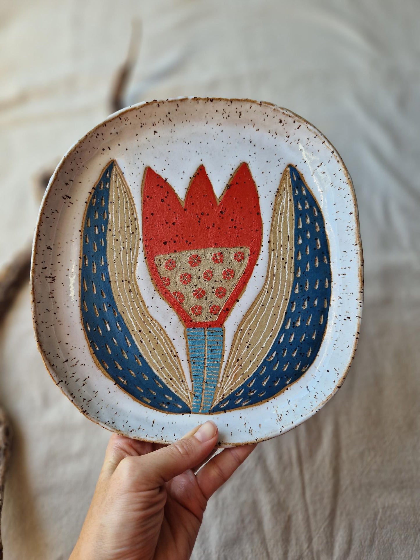 Red tulip plate