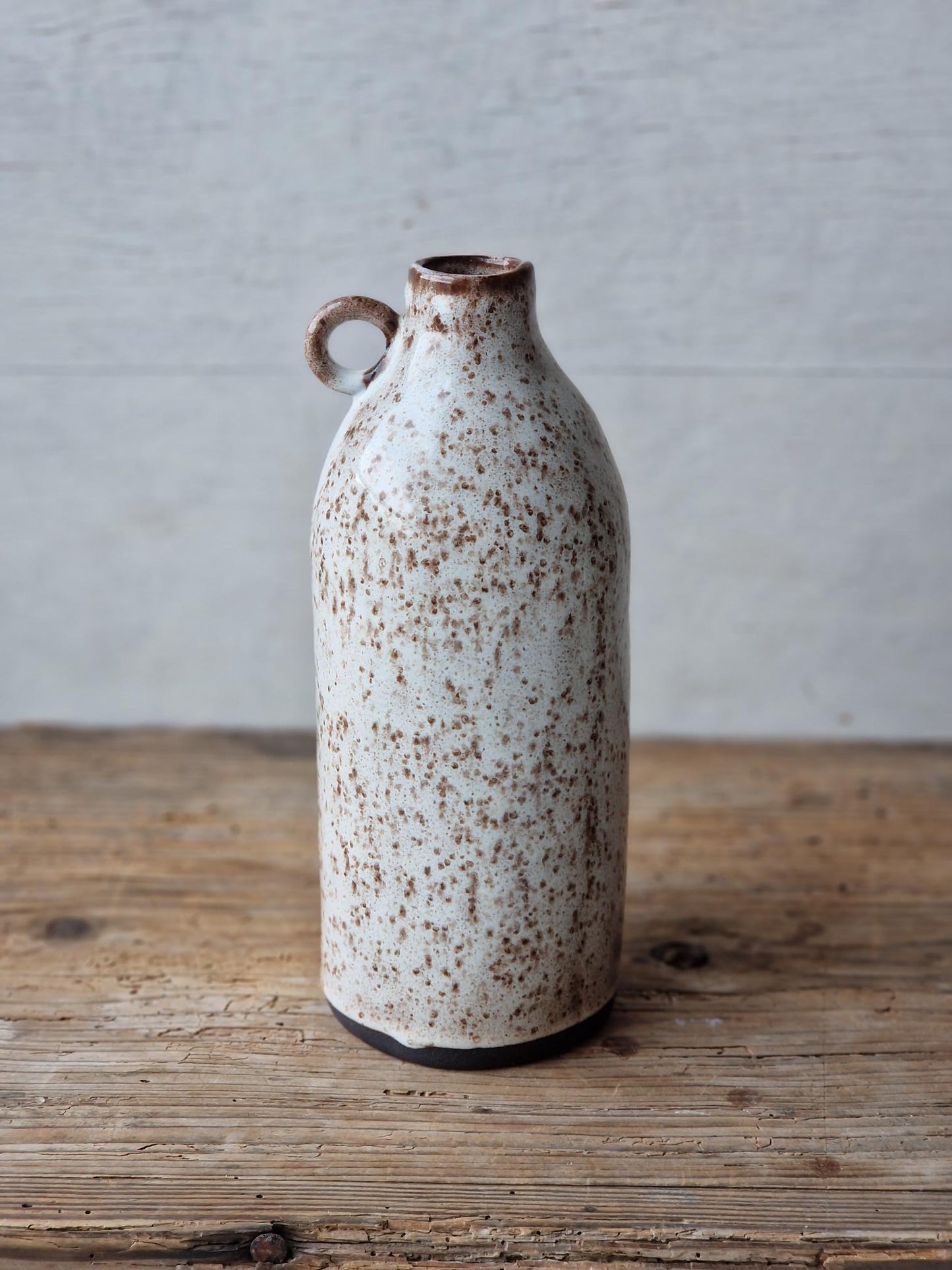 Bottle vase with Handle