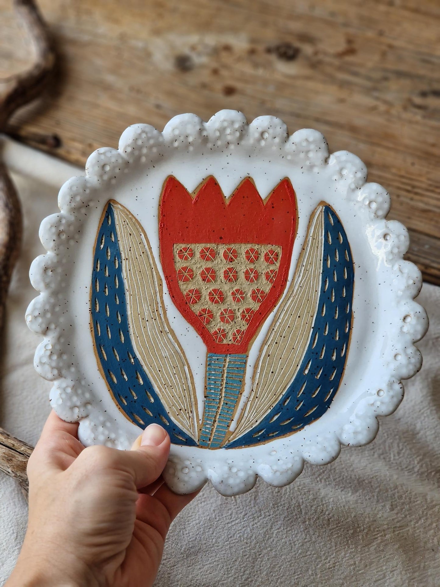 Red Tulip Scalloped Plate