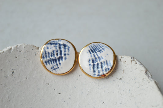 Textured stud earrings