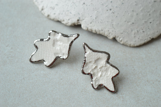 Leaf stud earrings